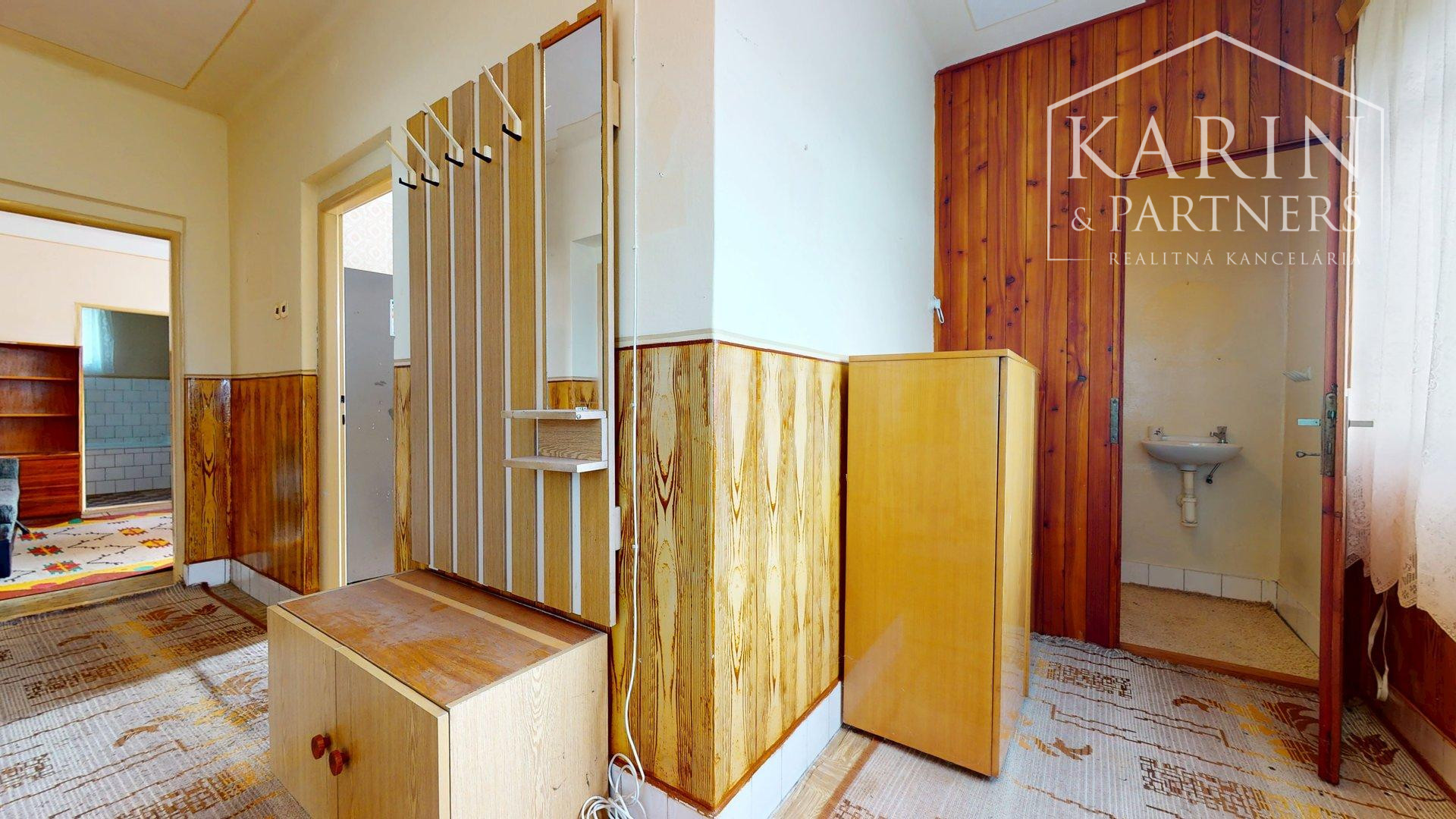 RODINNÝ DOM SO ZÁHRADOU V POKOJNEJ OBCI NA PODUNAJSKEJ NÍŽINE