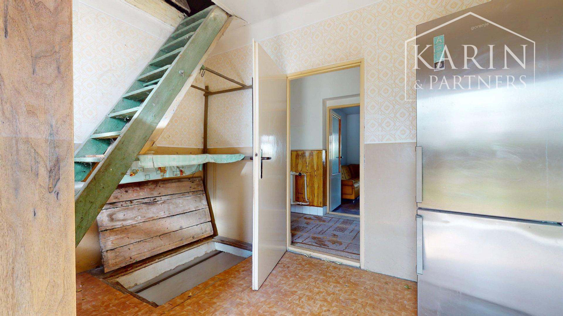 RODINNÝ DOM SO ZÁHRADOU V POKOJNEJ OBCI NA PODUNAJSKEJ NÍŽINE