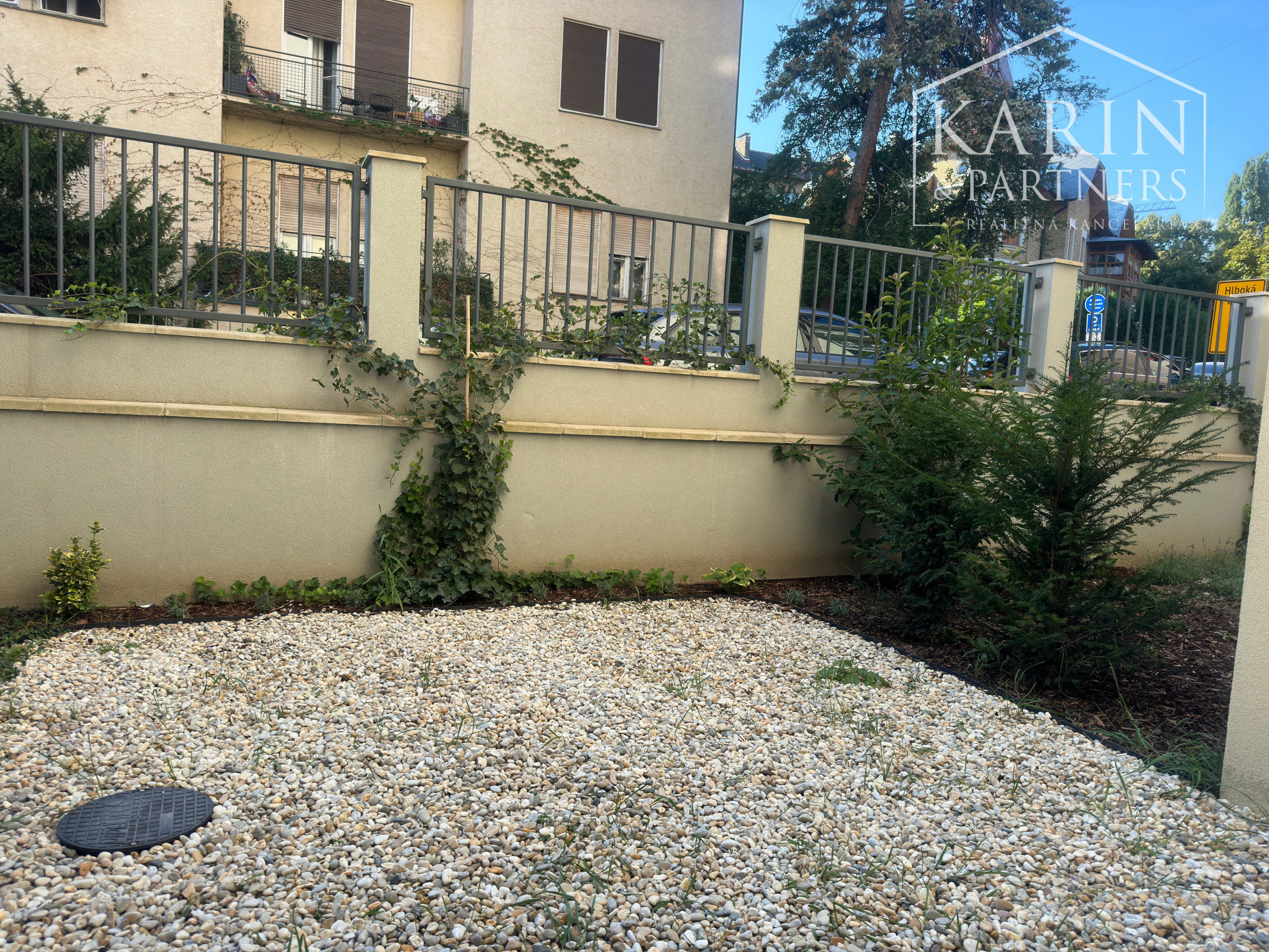 Prenájom 2 izbový byt s predzáhradkou