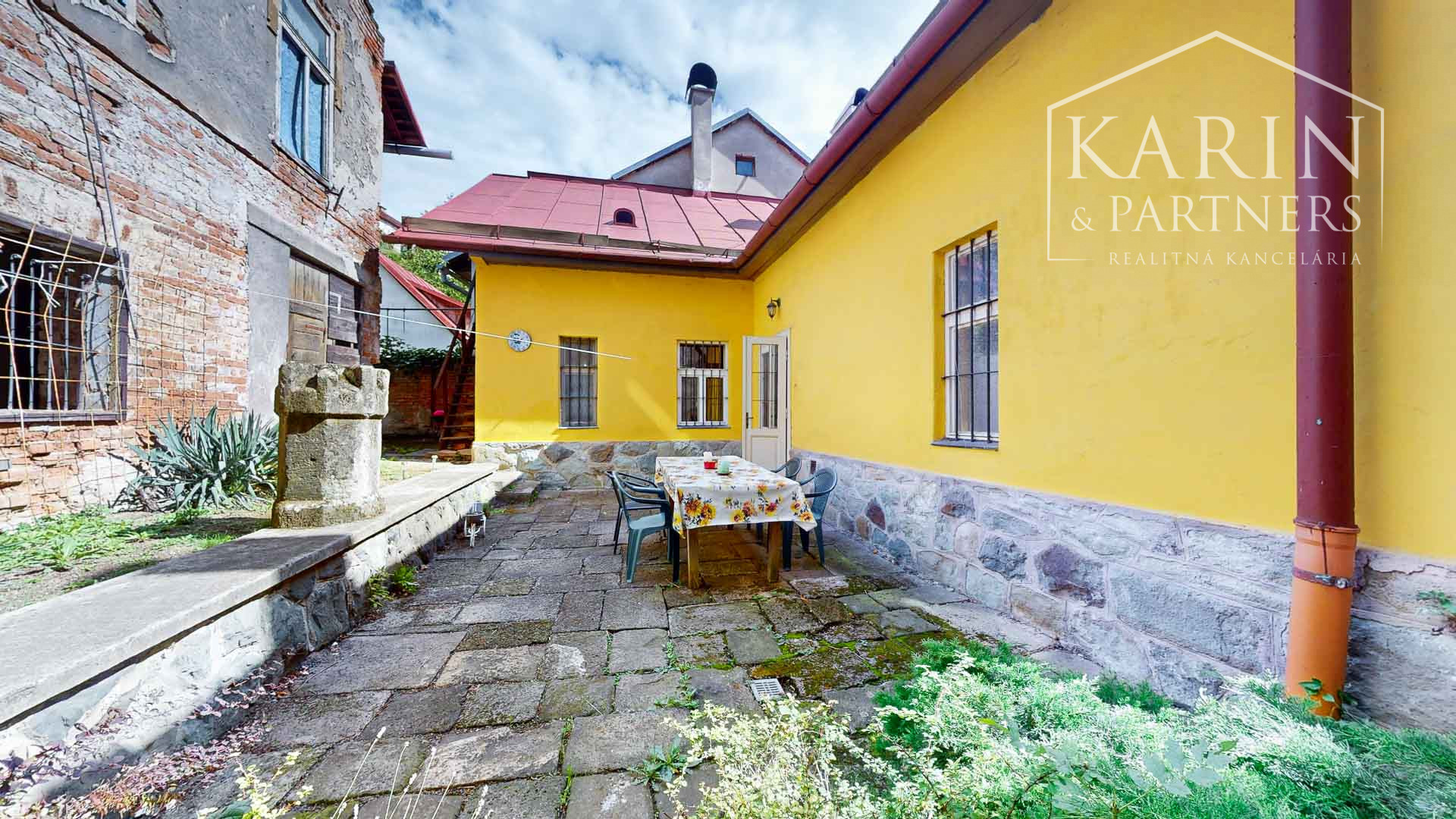 Rodinný dom s priestormi na podnikanie so záhradou a možnosťou vybudovania podkrovia v centre Banskej Štiavnice