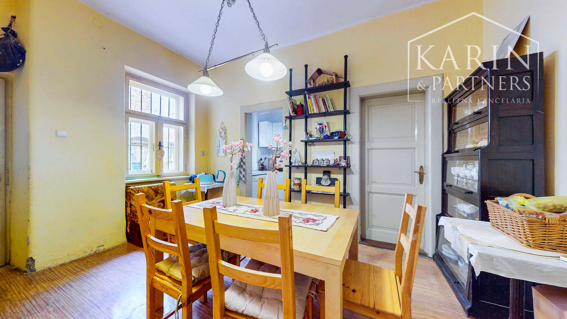 Rodinný dom s priestormi na podnikanie so záhradou a možnosťou vybudovania podkrovia v centre Banskej Štiavnice