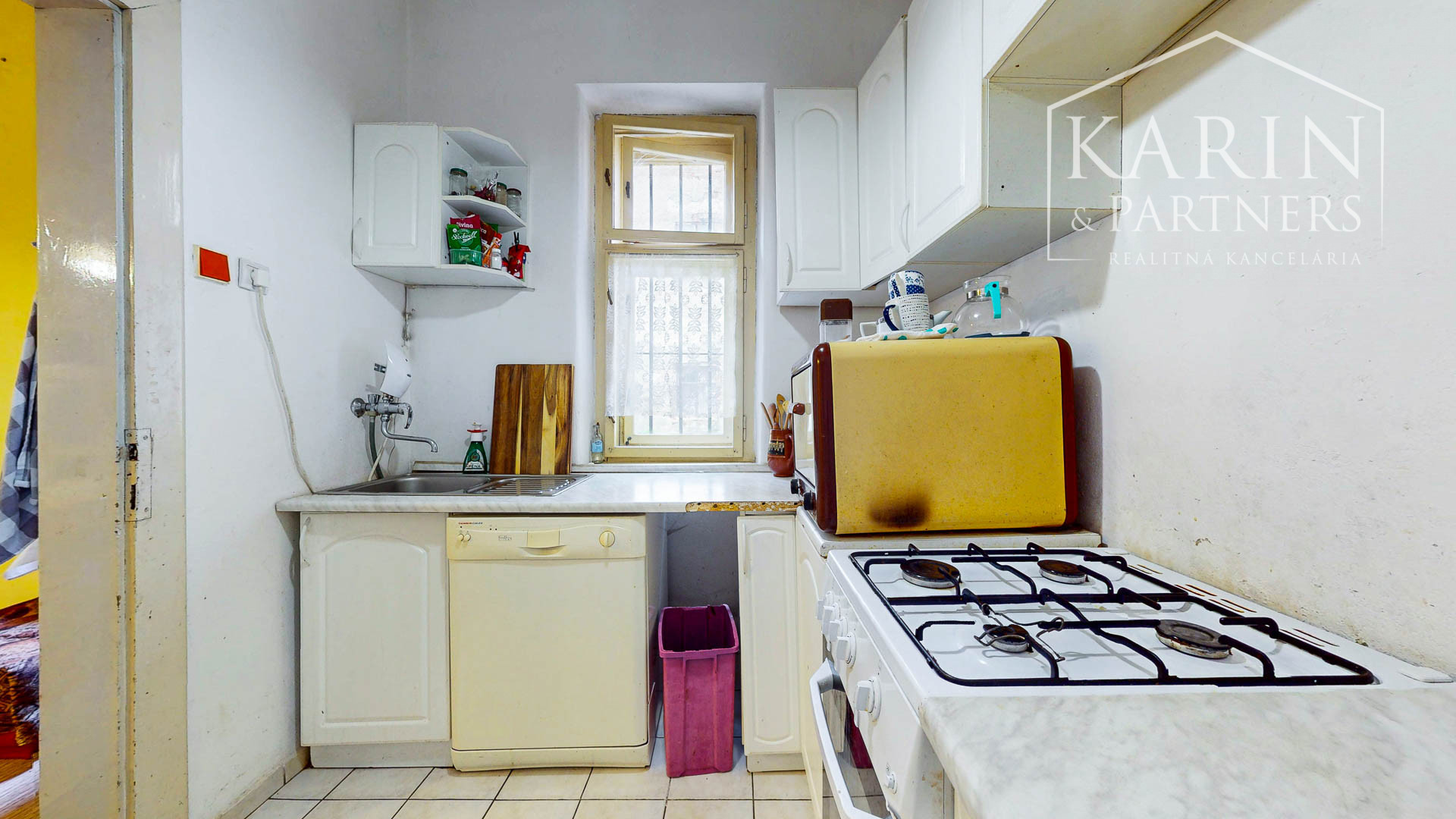 Rodinný dom s priestormi na podnikanie so záhradou a možnosťou vybudovania podkrovia v centre Banskej Štiavnice