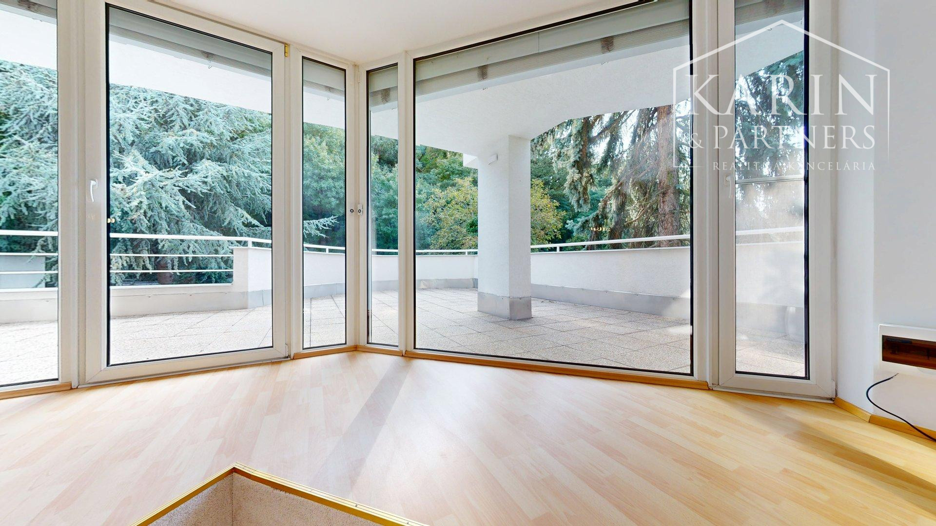 3 podlažná mestská vila na Hradnom kopci | 359m² | garáž | sauna| les