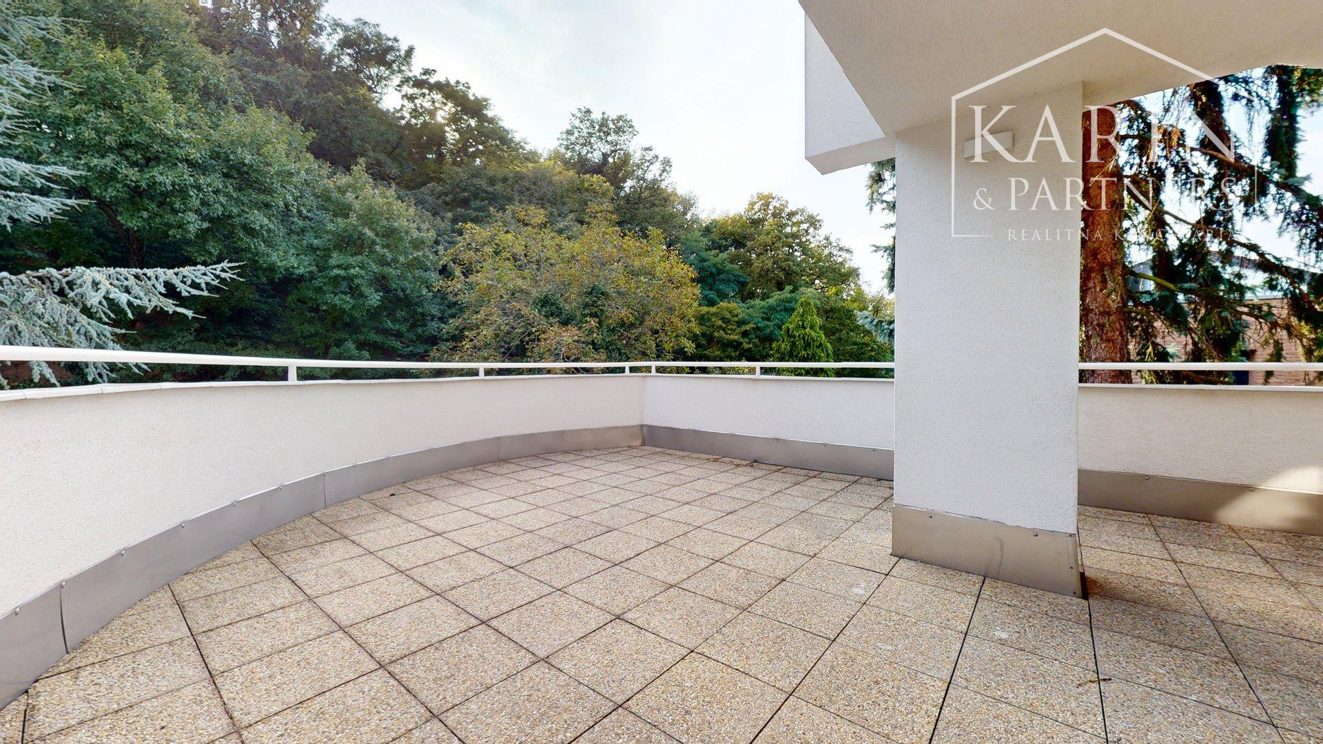 3 podlažná mestská vila na Hradnom kopci | 359m² | garáž | sauna| les