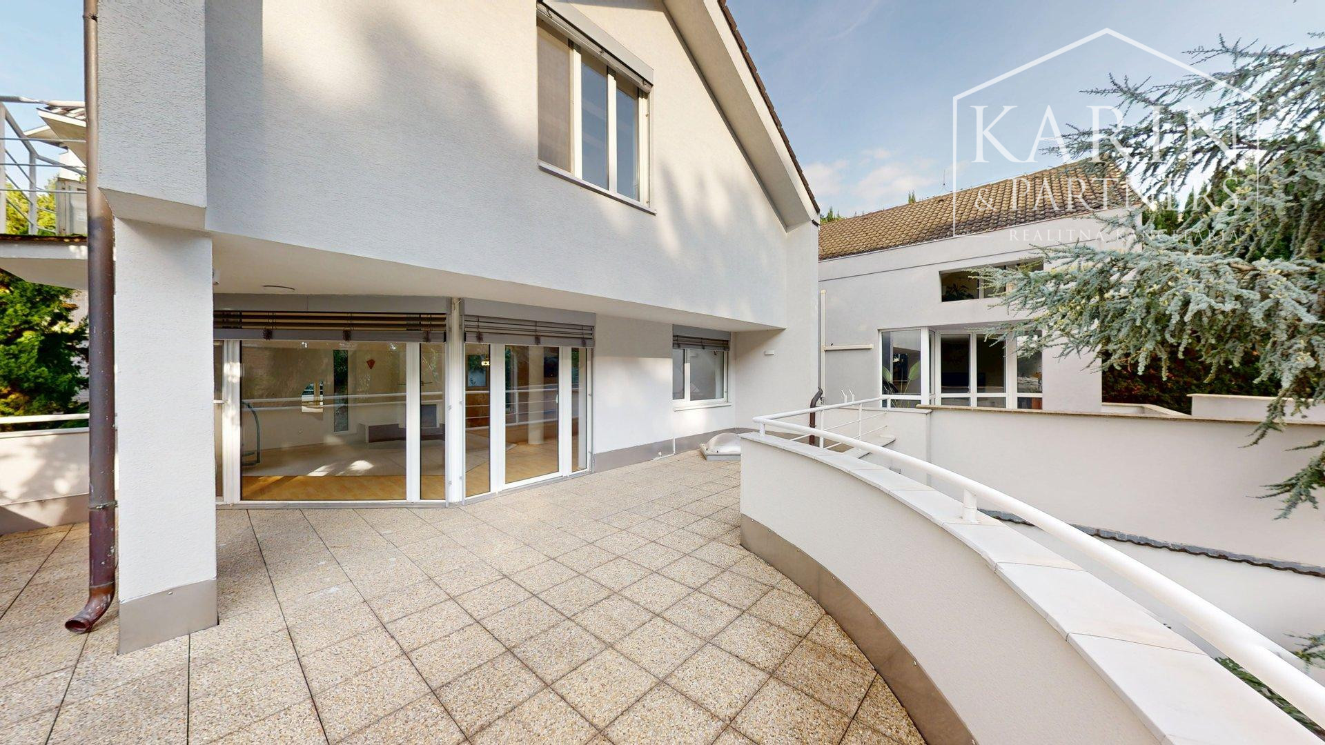 3 podlažná mestská vila na Hradnom kopci | 359m² | garáž | sauna| les