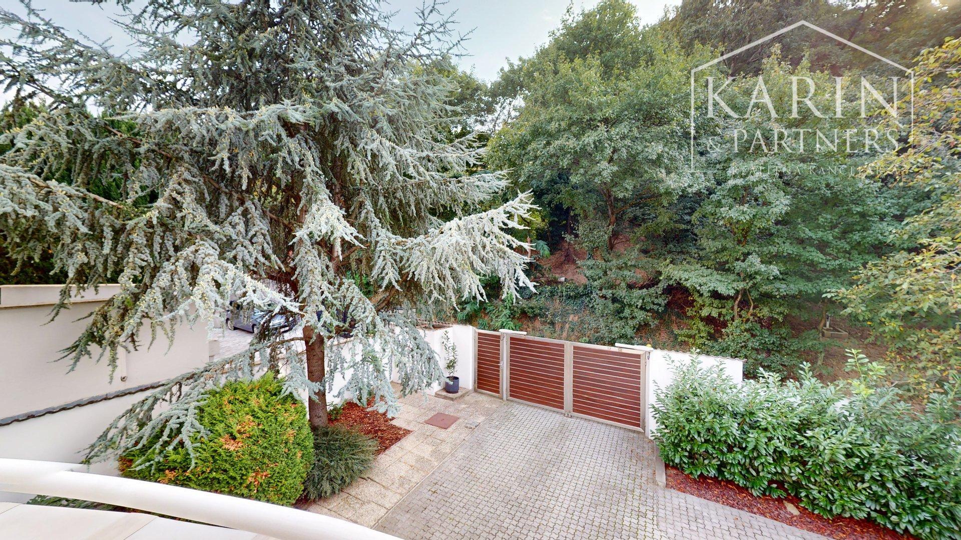 3 podlažná mestská vila na Hradnom kopci | 359m² | garáž | sauna| les