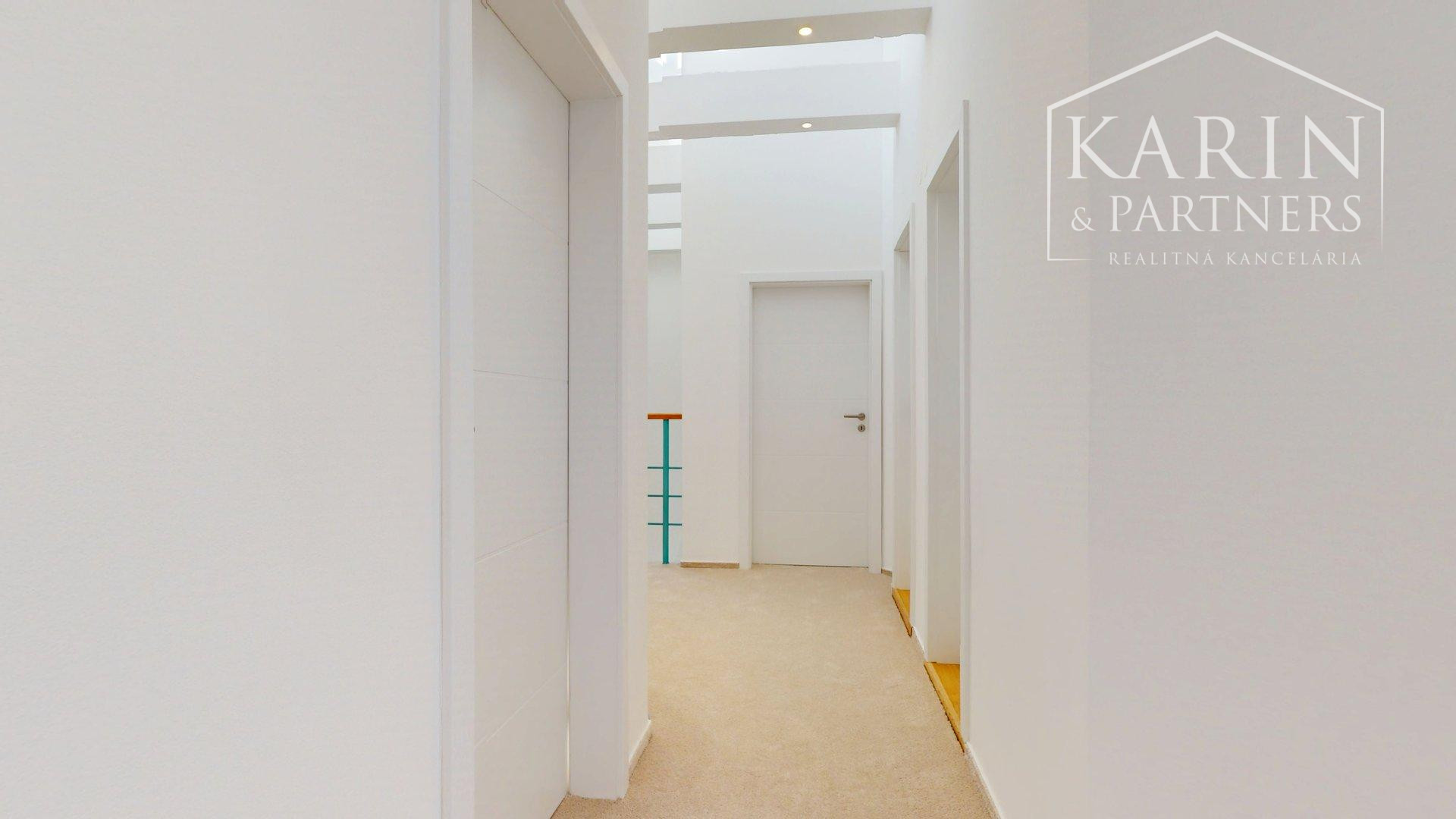 3 podlažná mestská vila na Hradnom kopci | 359m² | garáž | sauna| les