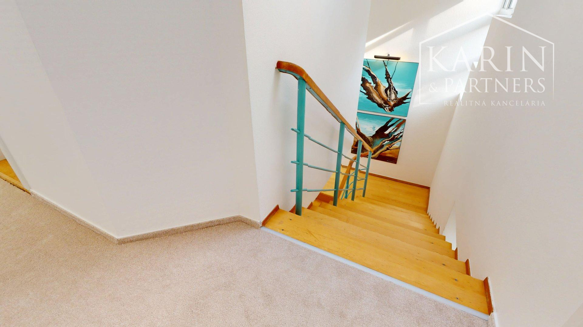 3 podlažná mestská vila na Hradnom kopci | 359m² | garáž | sauna| les