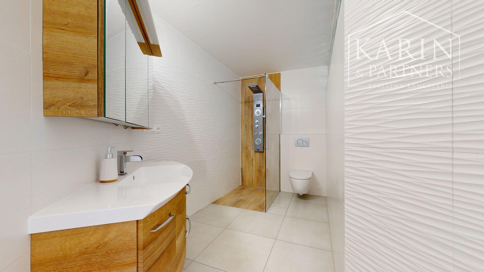 3 podlažná mestská vila na Hradnom kopci | 359m² | garáž | sauna| les