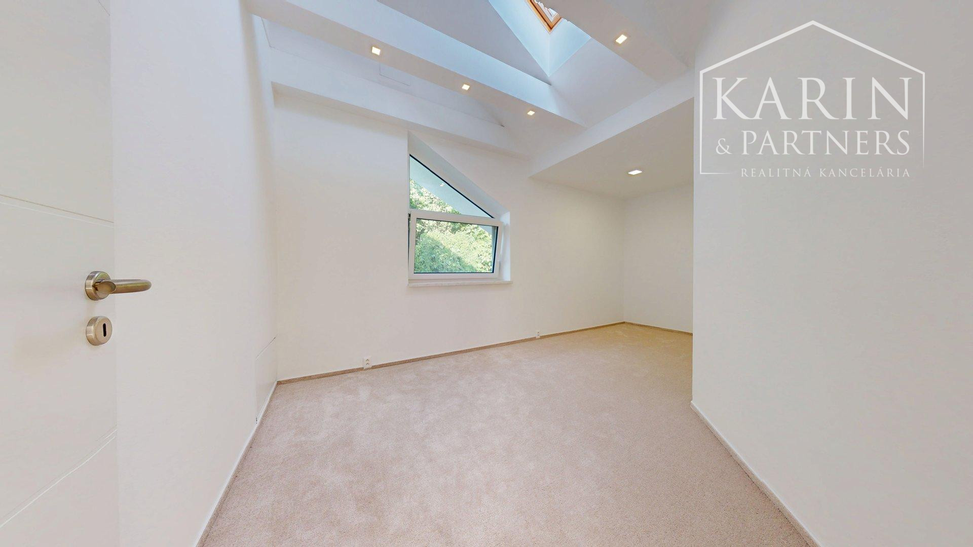 3 podlažná mestská vila na Hradnom kopci | 359m² | garáž | sauna| les