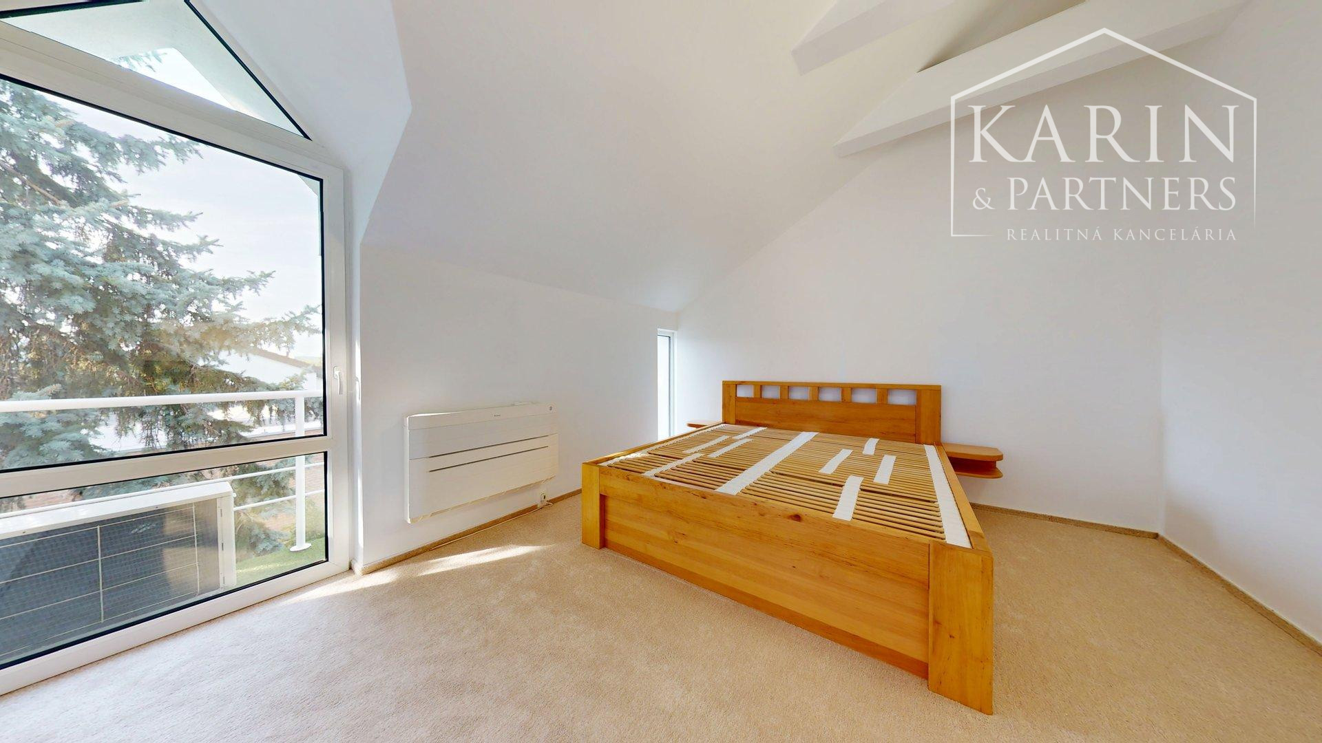 3 podlažná mestská vila na Hradnom kopci | 359m² | garáž | sauna| les