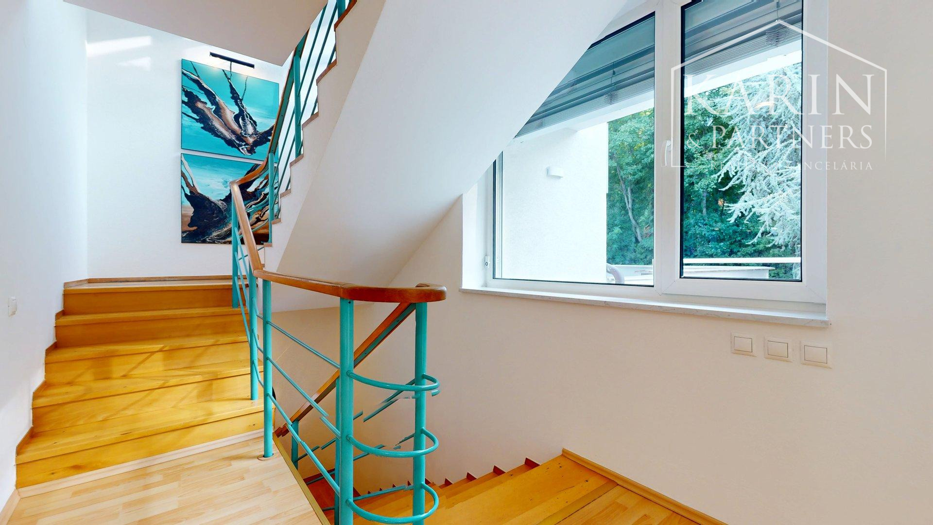 3 podlažná mestská vila na Hradnom kopci | 359m² | garáž | sauna| les