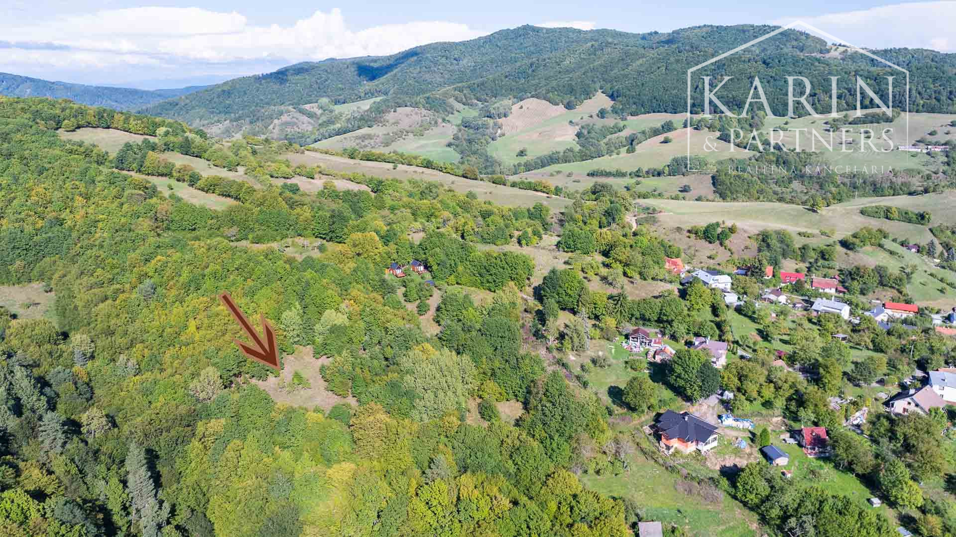 Pozemok s výhľadom na Kalváriu vhodný na výstavbu v intraviláne obce Banská Belá, na samote a obklopený prírodou 3947 m2