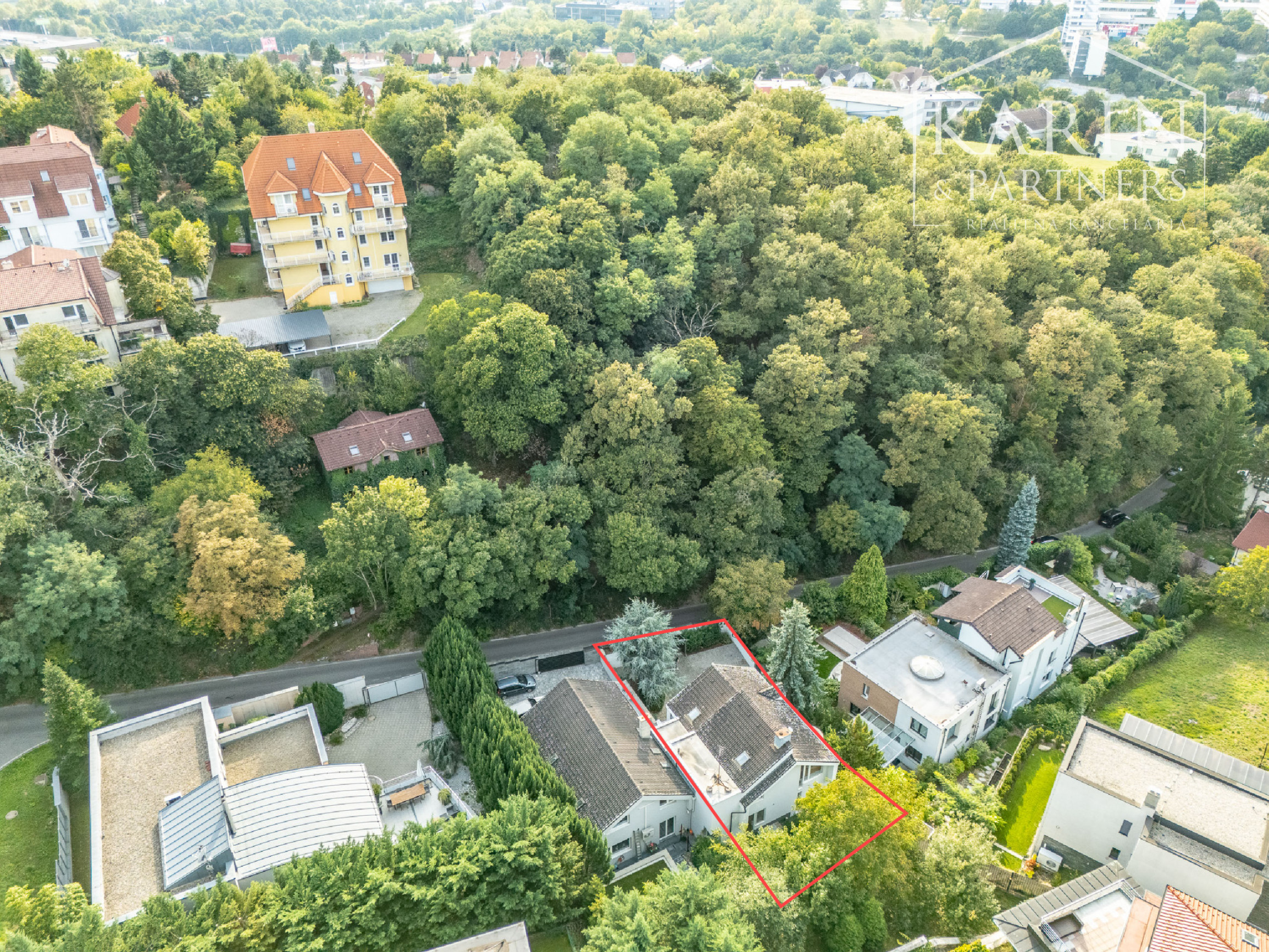 3 podlažná mestská vila na Hradnom kopci | 359m² | garáž | sauna| les