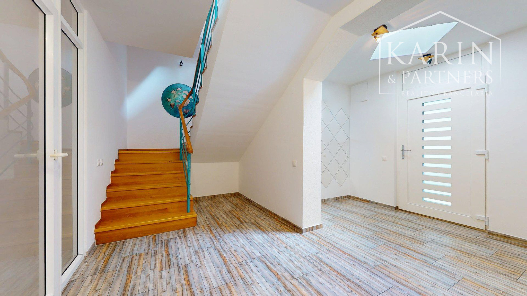 3 podlažná mestská vila na Hradnom kopci | 359m² | garáž | sauna| les