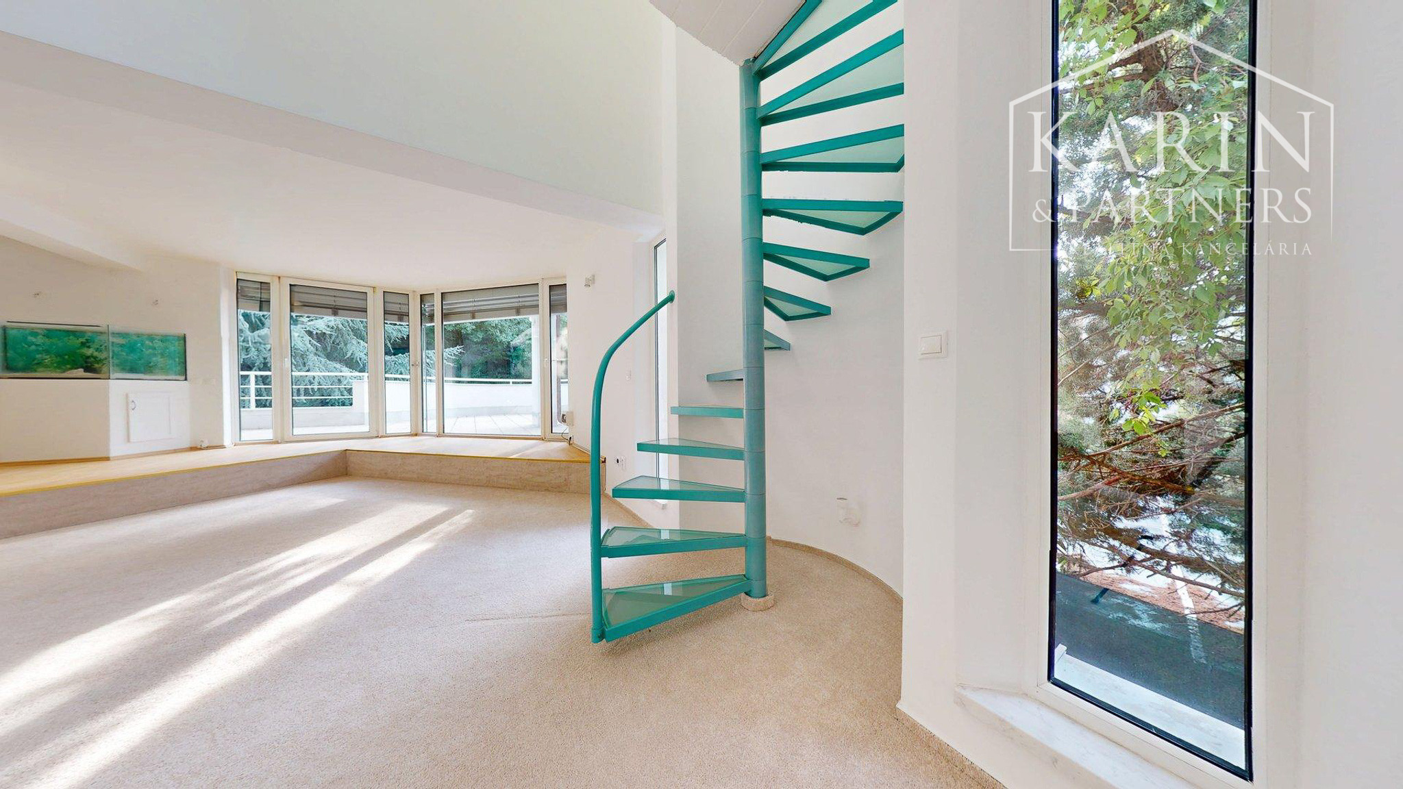 3 podlažná mestská vila na Hradnom kopci | 359m² | garáž | sauna| les