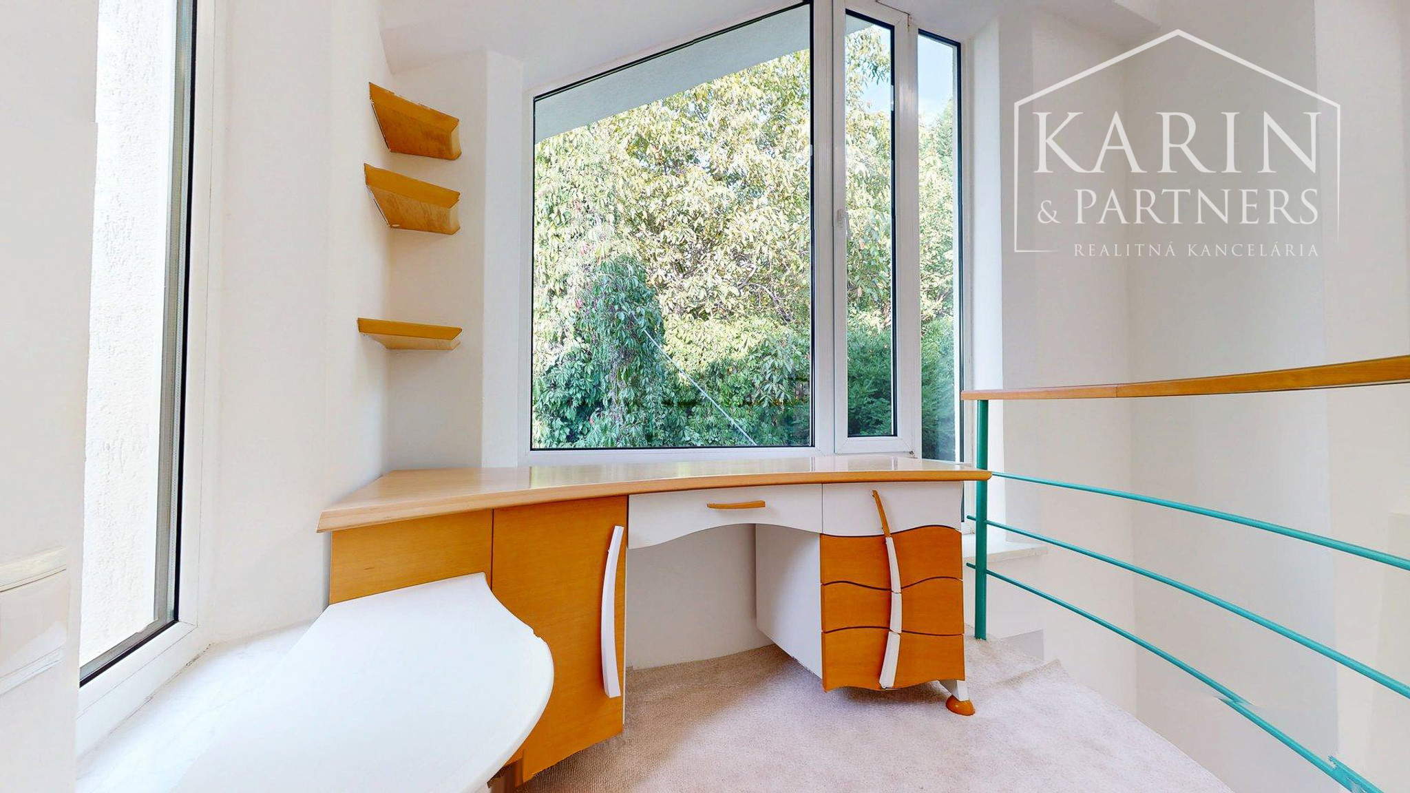 3 podlažná mestská vila na Hradnom kopci | 359m² | garáž | sauna| les