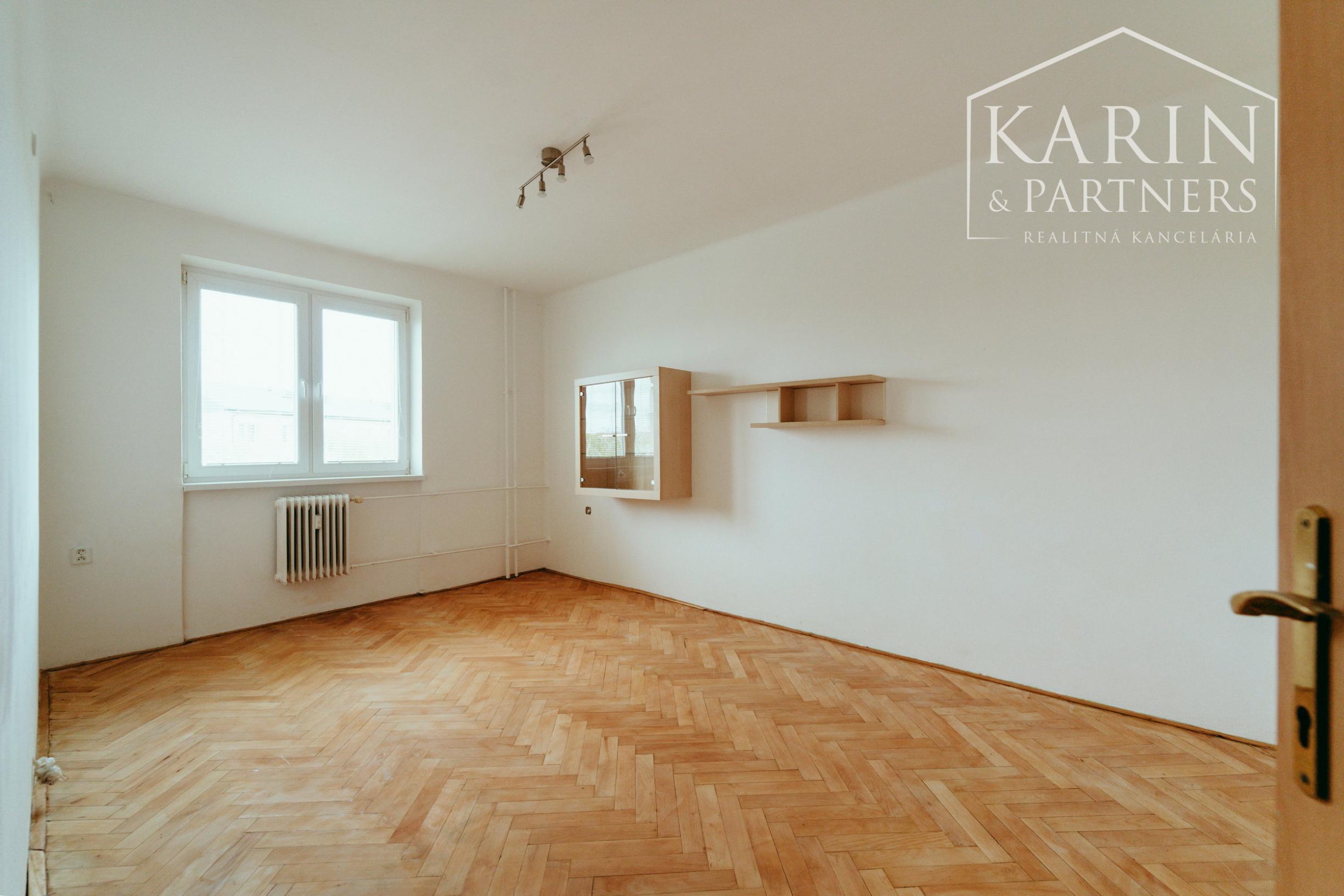 INVESTIČNÝ 3i BYT NA PREDAJ, M. NEŠPORA, HOLÍČ