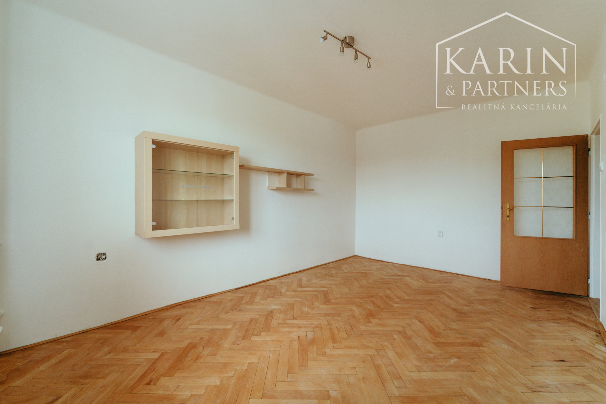 INVESTIČNÝ 3i BYT NA PREDAJ, M. NEŠPORA, HOLÍČ