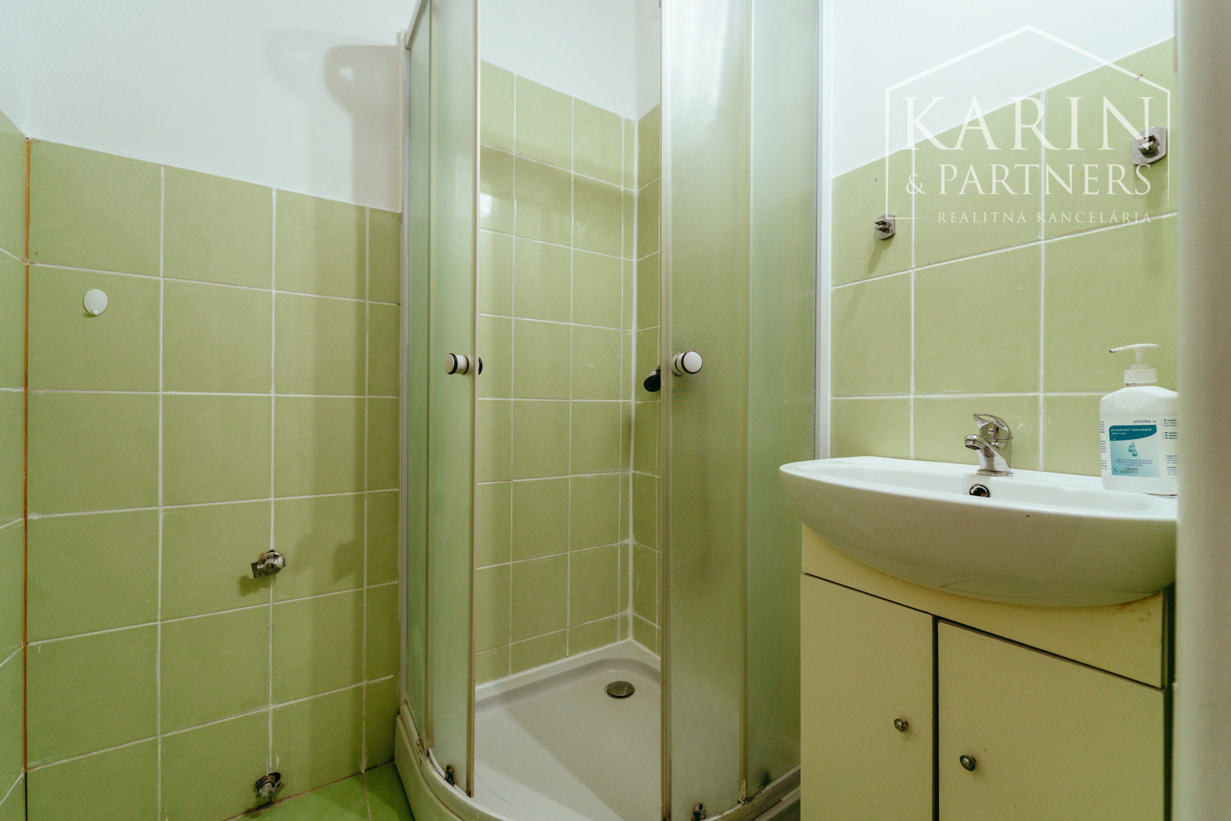 INVESTIČNÝ 3i BYT NA PREDAJ, M. NEŠPORA, HOLÍČ