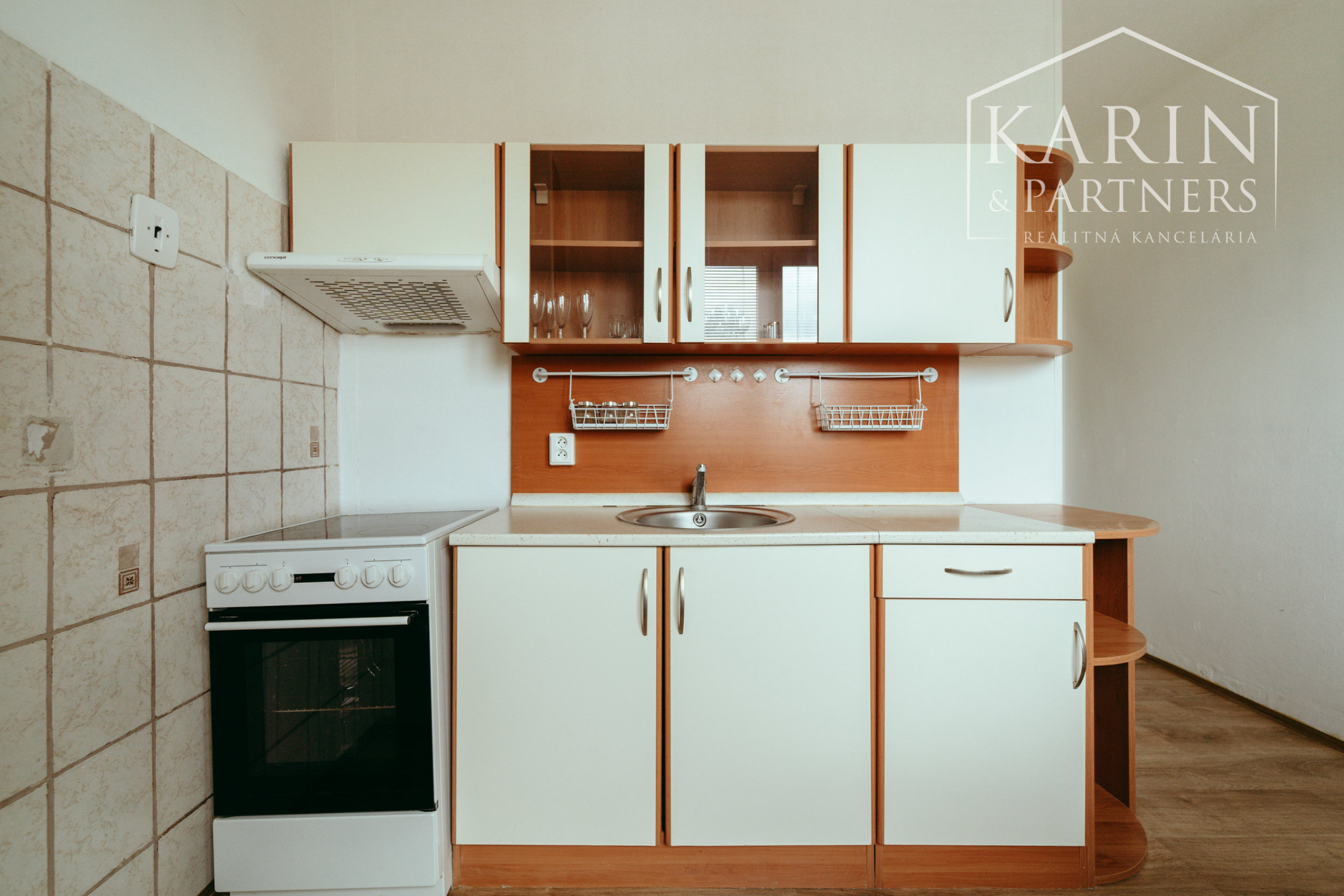 INVESTIČNÝ 3i BYT NA PREDAJ, M. NEŠPORA, HOLÍČ