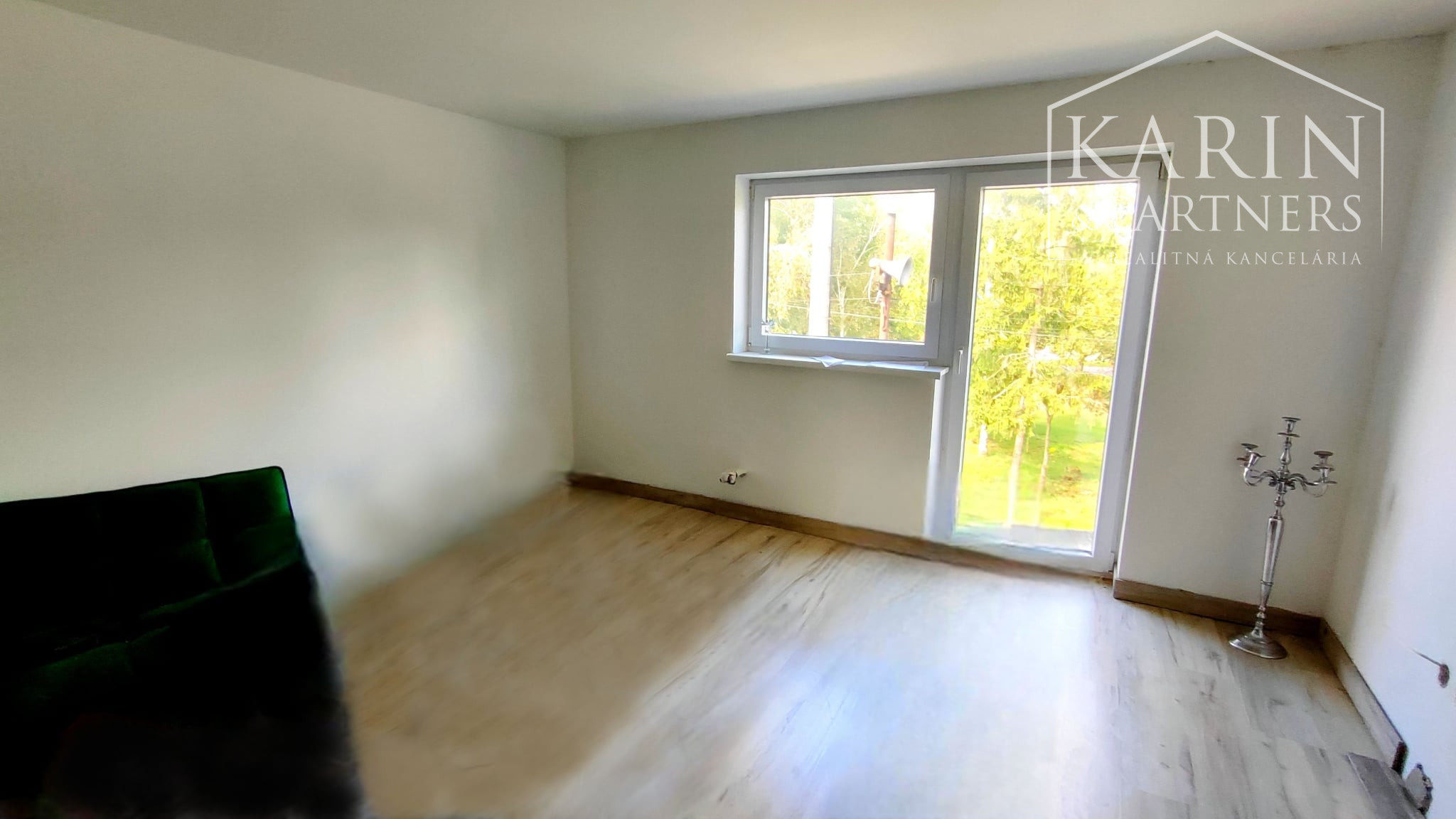 TIP: Exkluzívne len u nás: 5izbový rodinný dom v obci Nitriansky Hrádok, priamo na brehu rybníka Mederčina