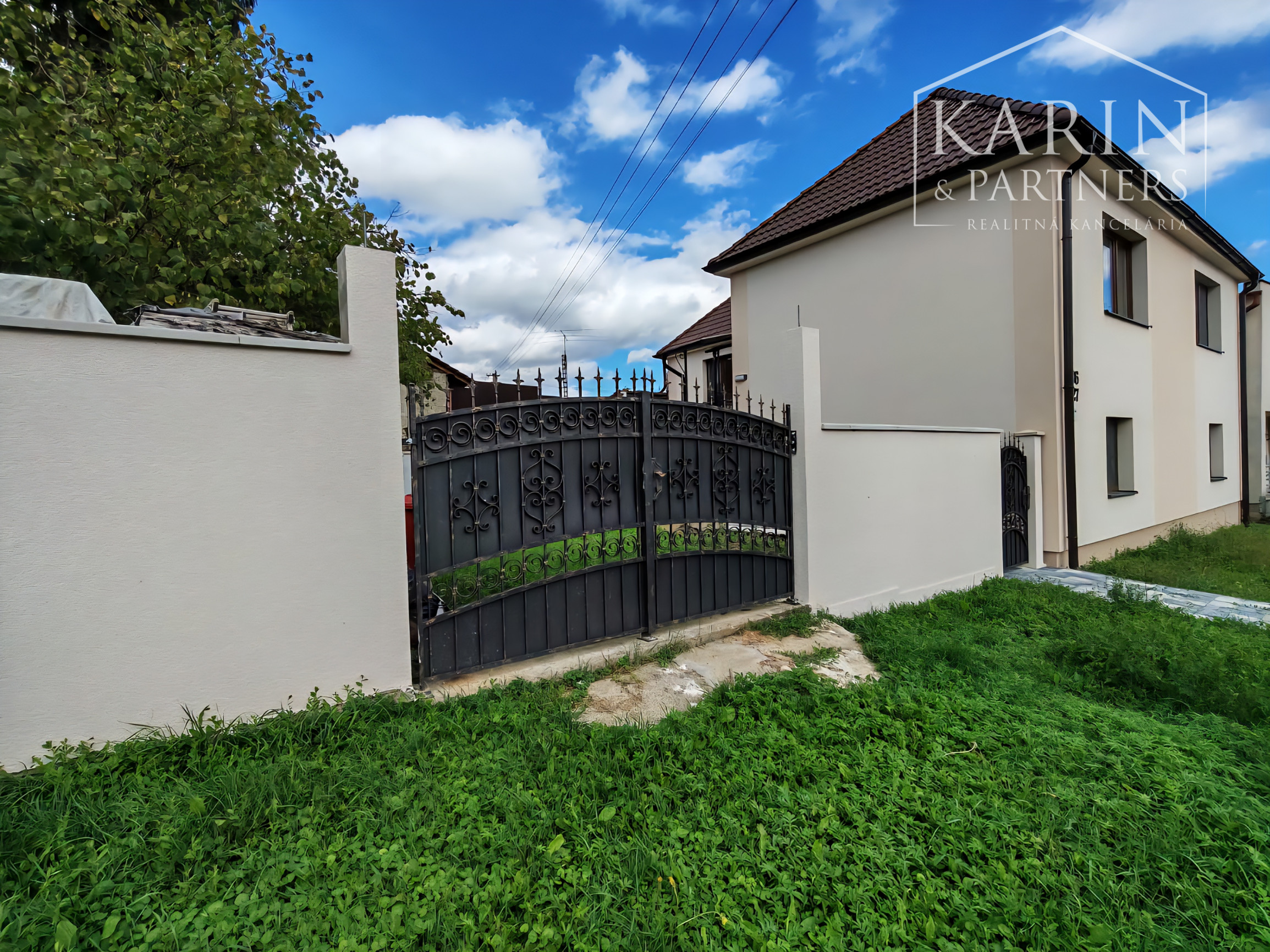 Kompletne zrekonštruovaný dvojpodlažný dom v Haliči vzdialený len 8 km od Lučenca