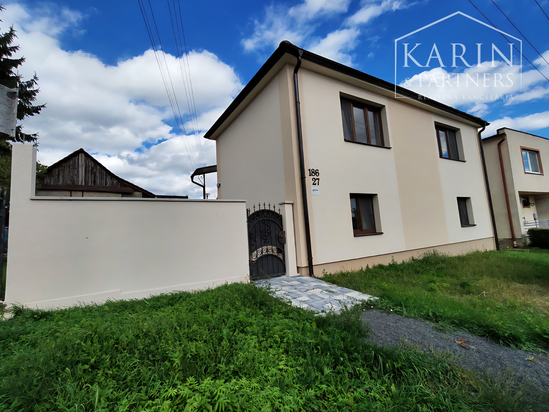 Kompletne zrekonštruovaný dvojpodlažný dom v Haliči vzdialený len 8 km od Lučenca