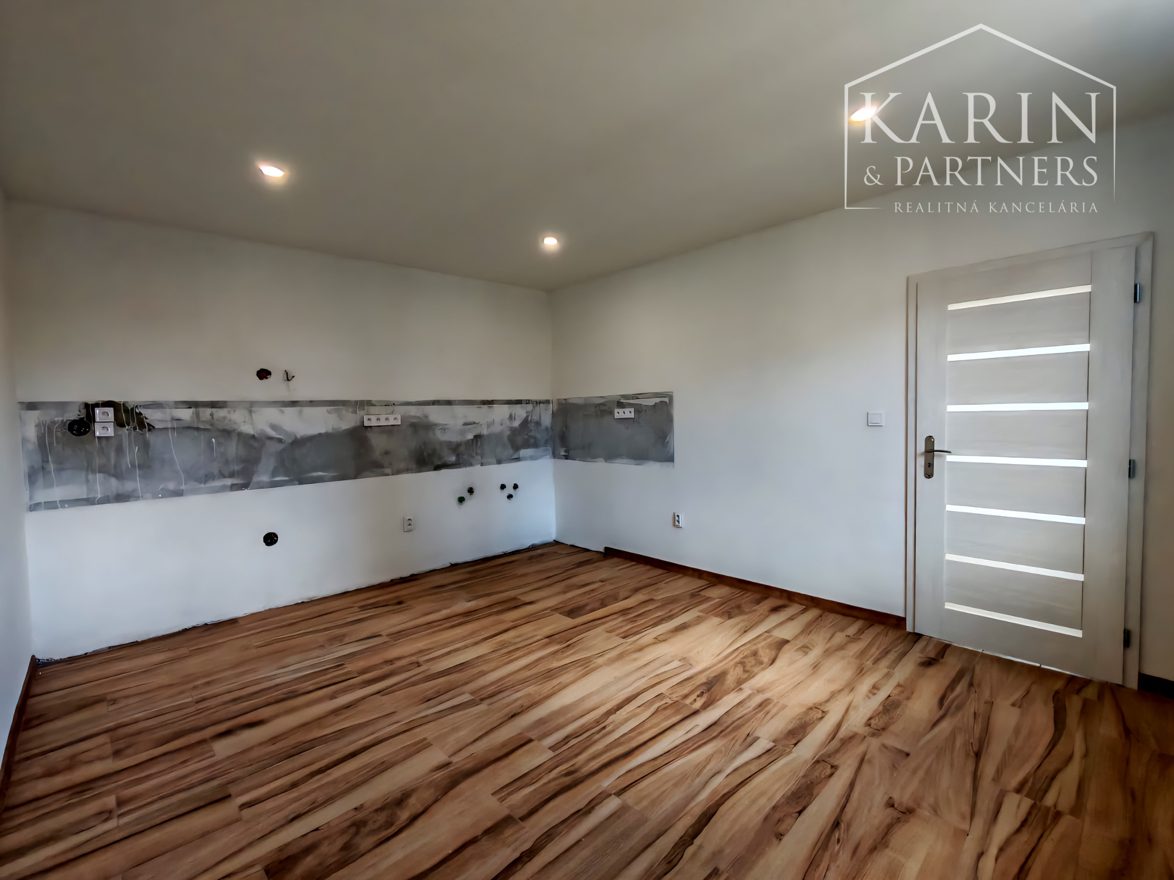 Kompletne zrekonštruovaný dvojpodlažný dom v Haliči vzdialený len 8 km od Lučenca