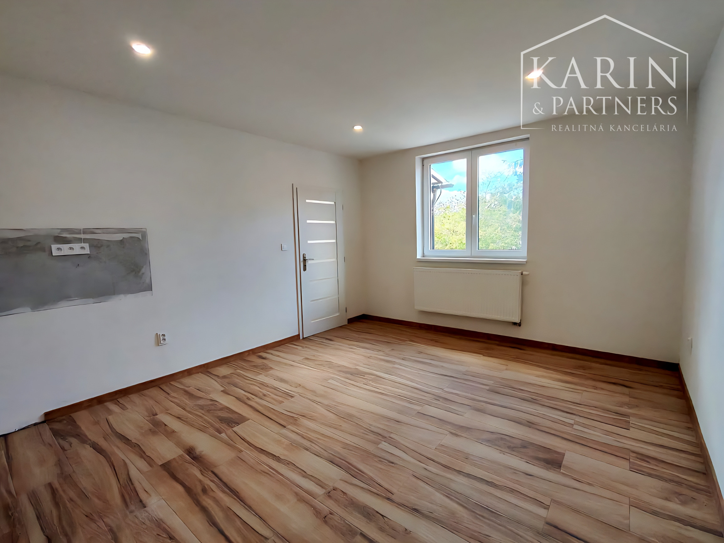 Kompletne zrekonštruovaný dvojpodlažný dom v Haliči vzdialený len 8 km od Lučenca