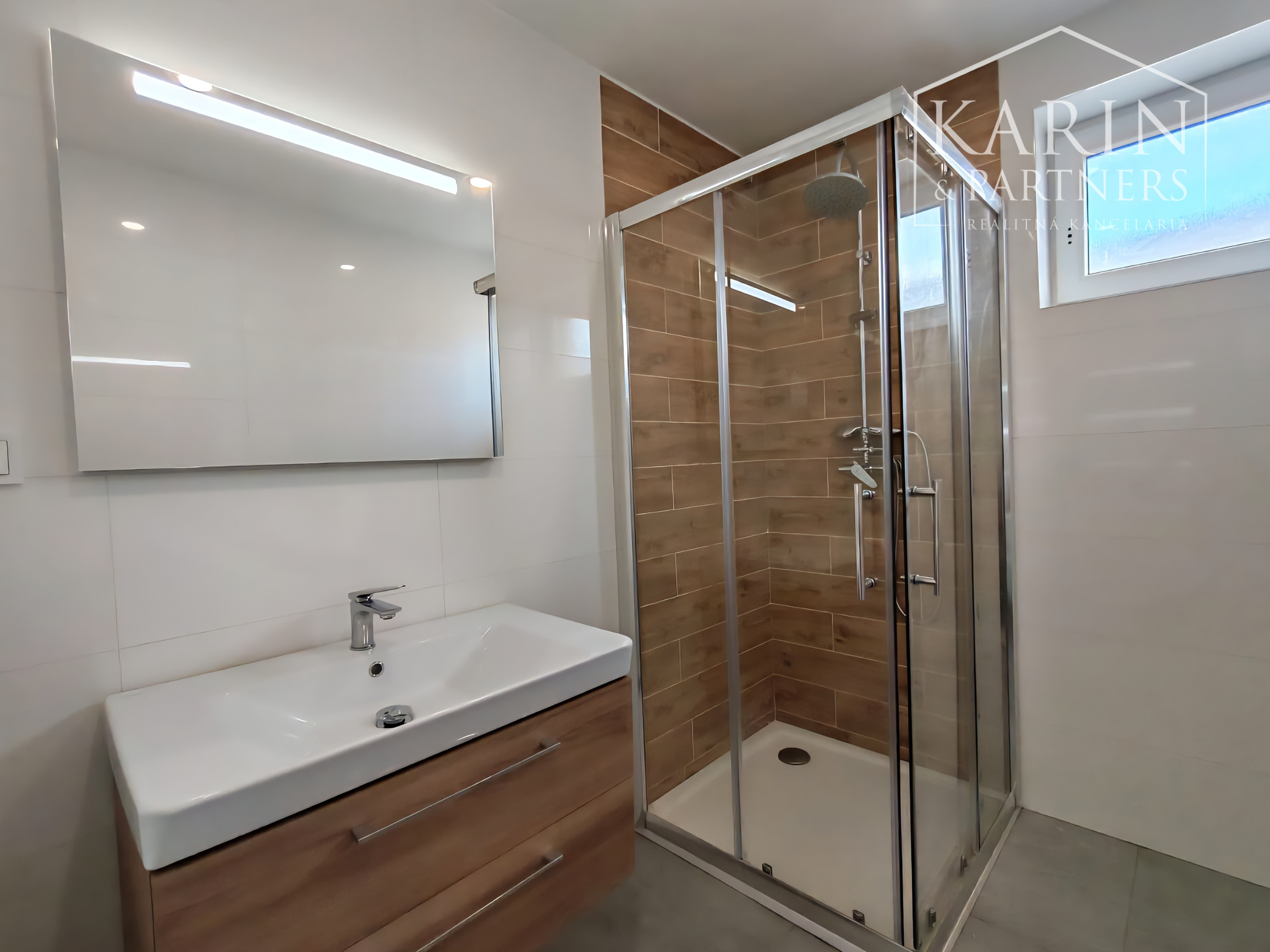 Kompletne zrekonštruovaný dvojpodlažný dom v Haliči vzdialený len 8 km od Lučenca