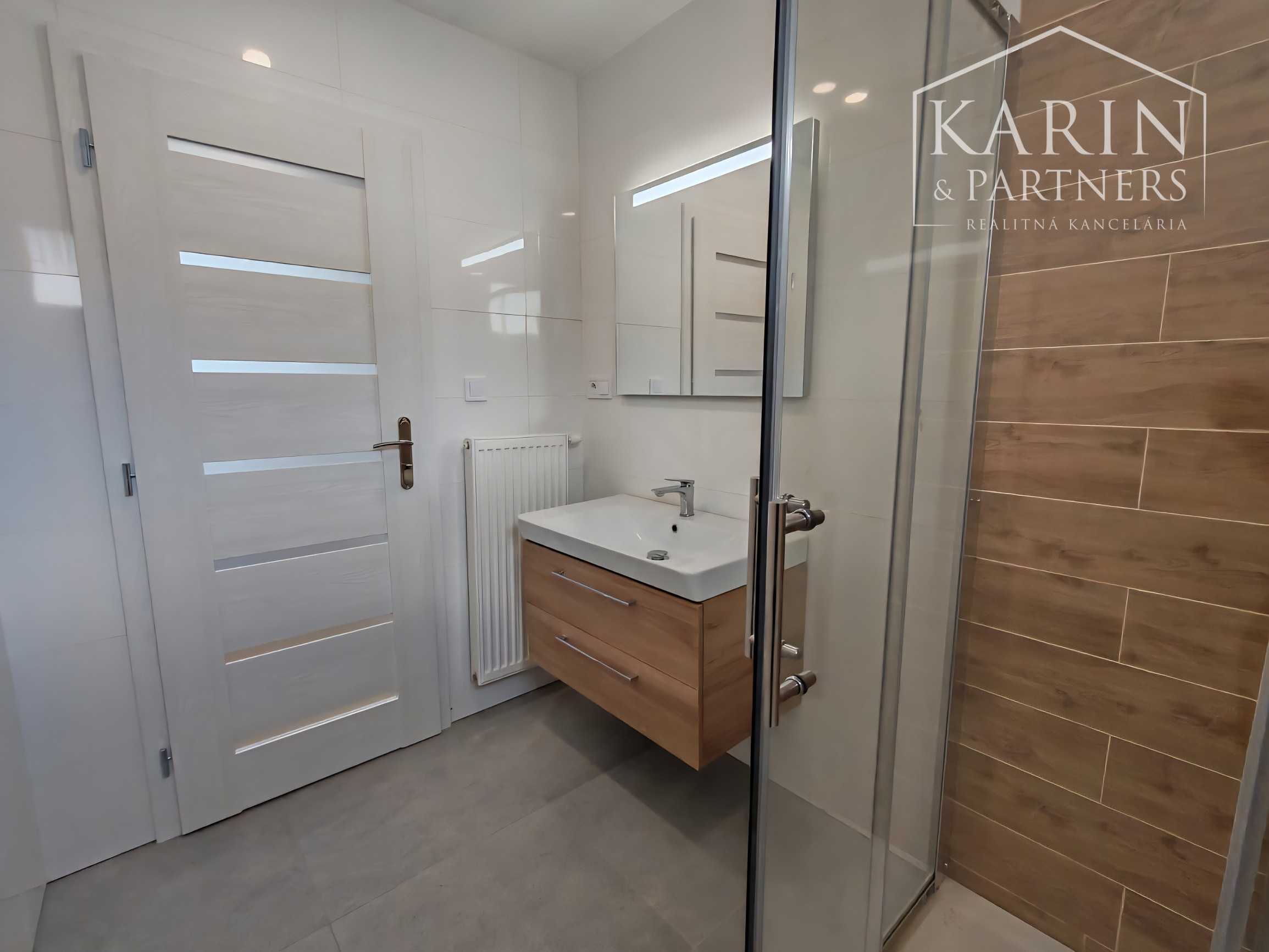 Kompletne zrekonštruovaný dvojpodlažný dom v Haliči vzdialený len 8 km od Lučenca