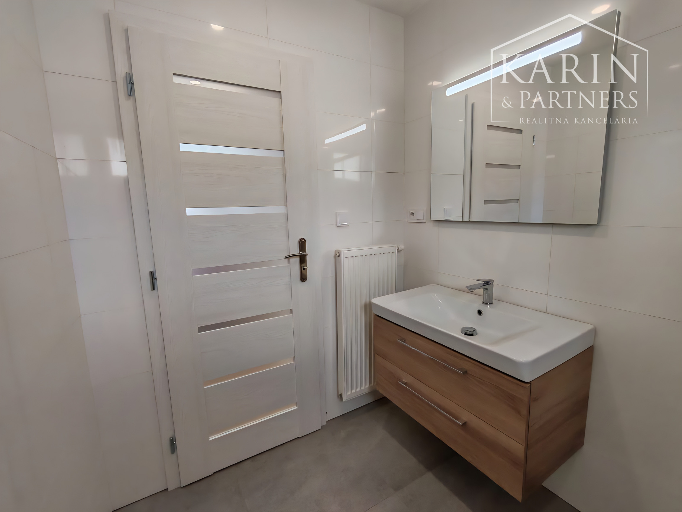 Kompletne zrekonštruovaný dvojpodlažný dom v Haliči vzdialený len 8 km od Lučenca