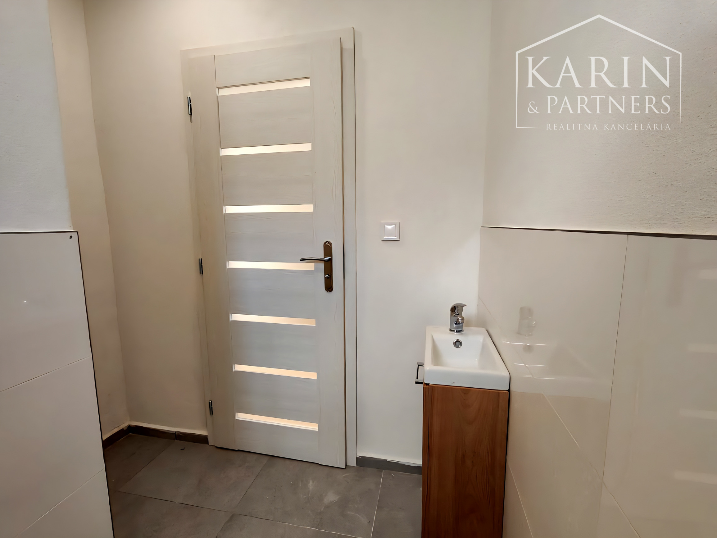 Kompletne zrekonštruovaný dvojpodlažný dom v Haliči vzdialený len 8 km od Lučenca