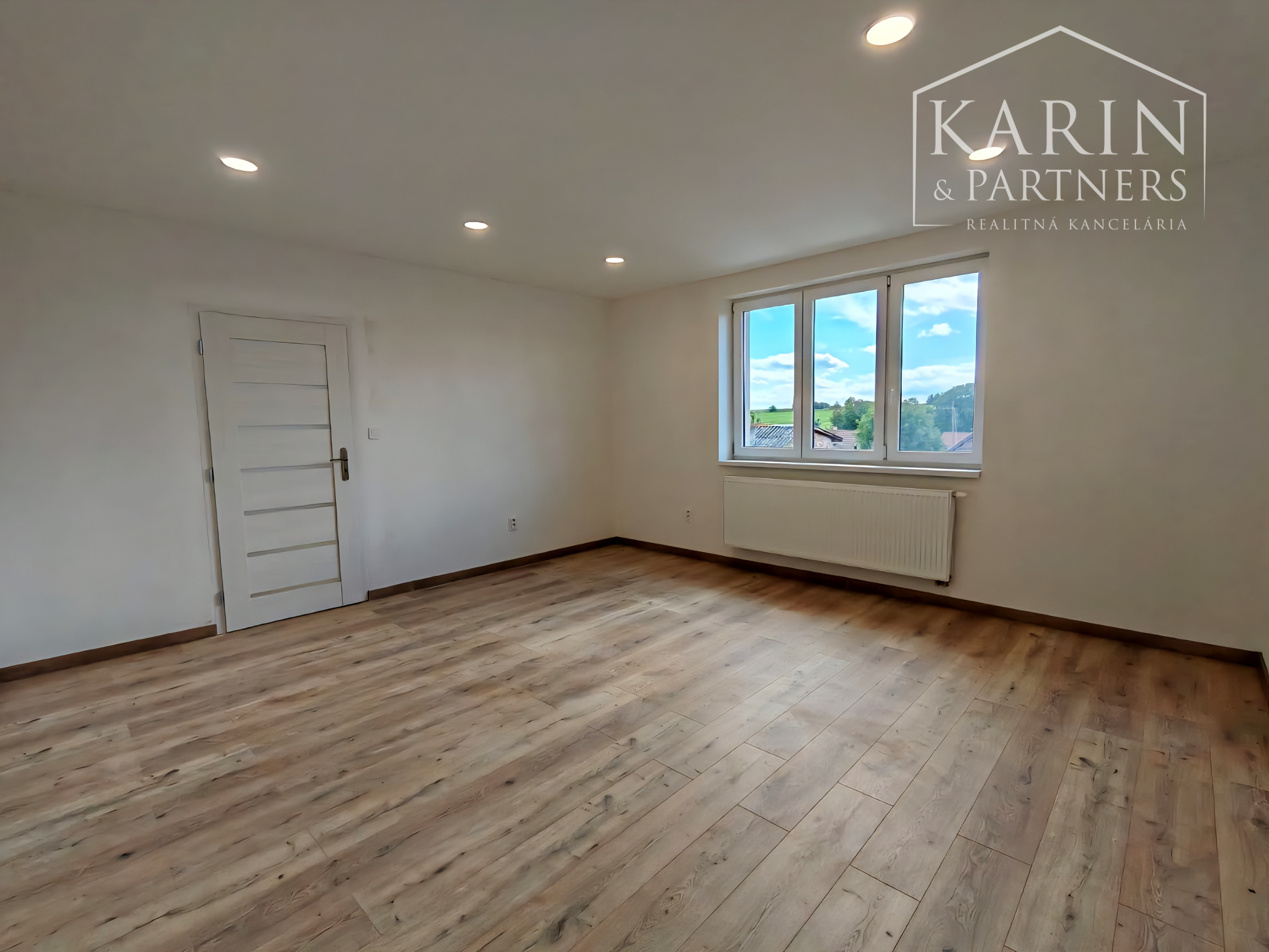 Kompletne zrekonštruovaný dvojpodlažný dom v Haliči vzdialený len 8 km od Lučenca