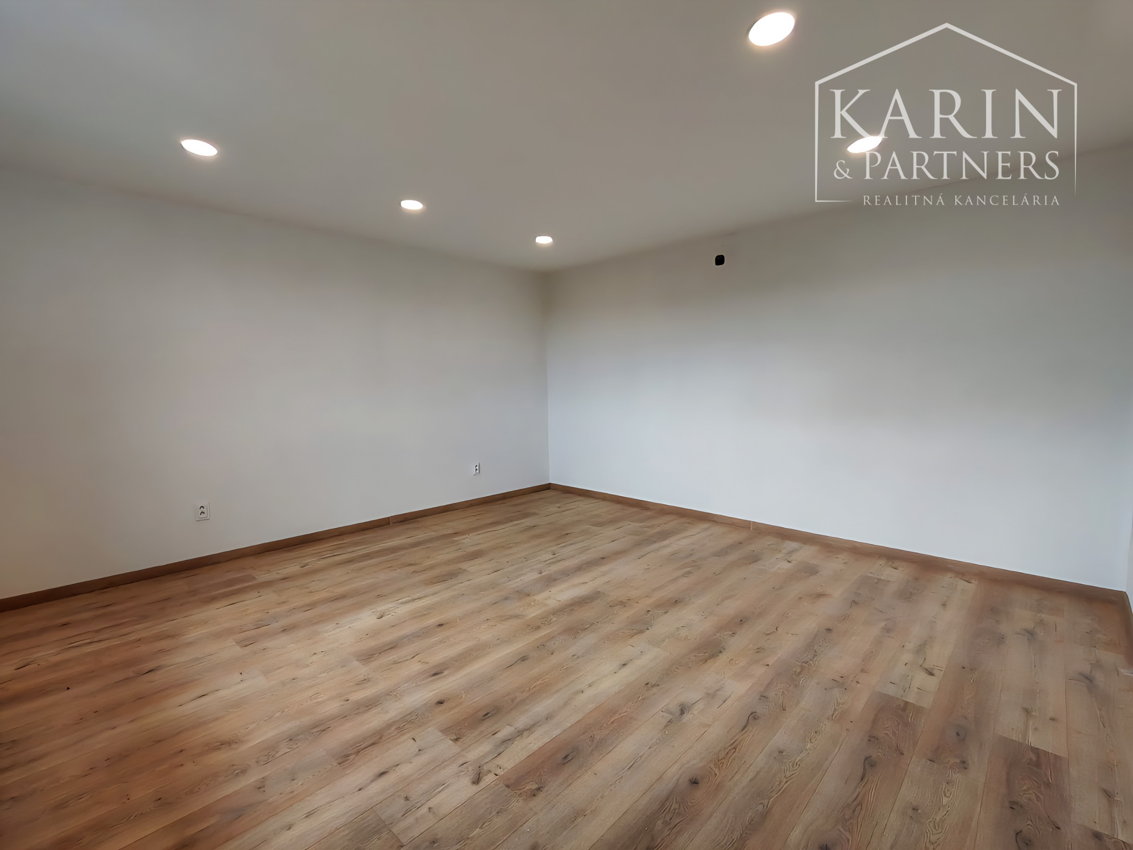 Kompletne zrekonštruovaný dvojpodlažný dom v Haliči vzdialený len 8 km od Lučenca