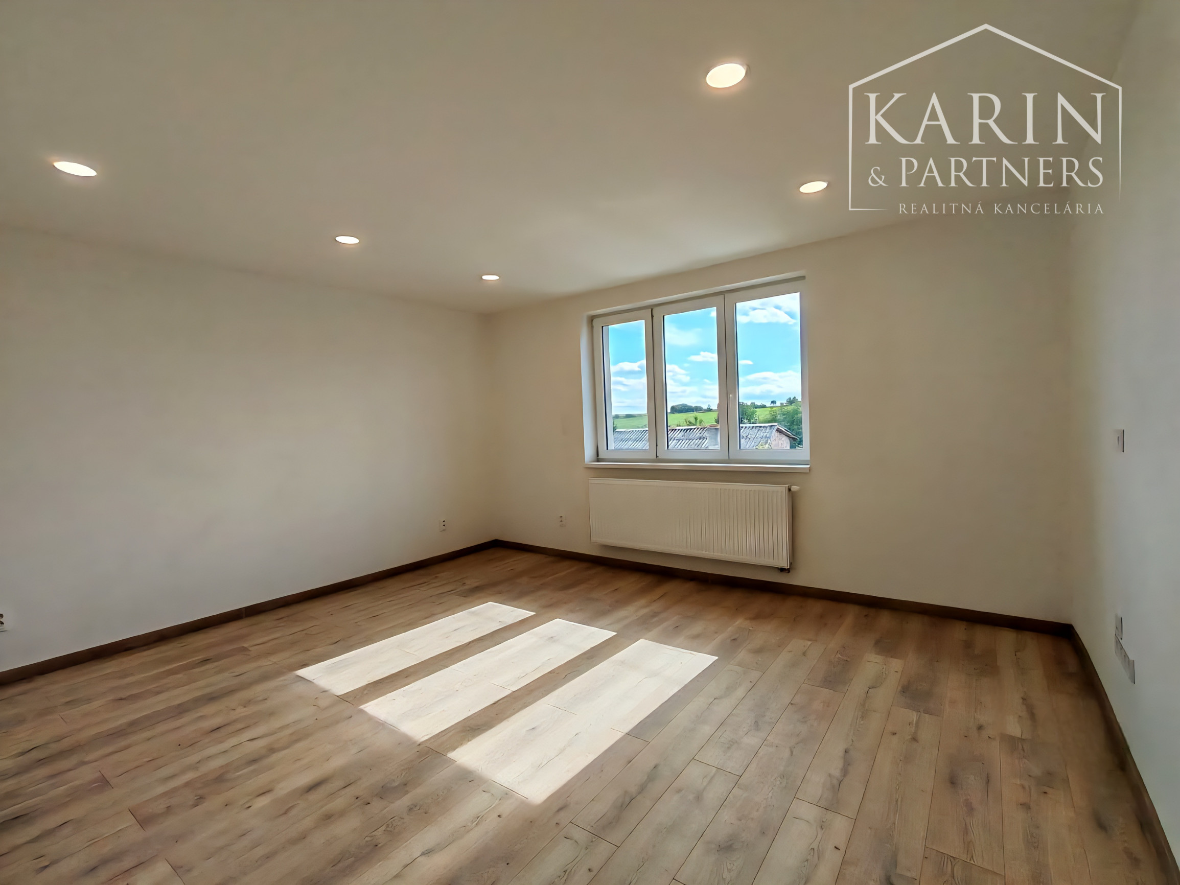 Kompletne zrekonštruovaný dvojpodlažný dom v Haliči vzdialený len 8 km od Lučenca