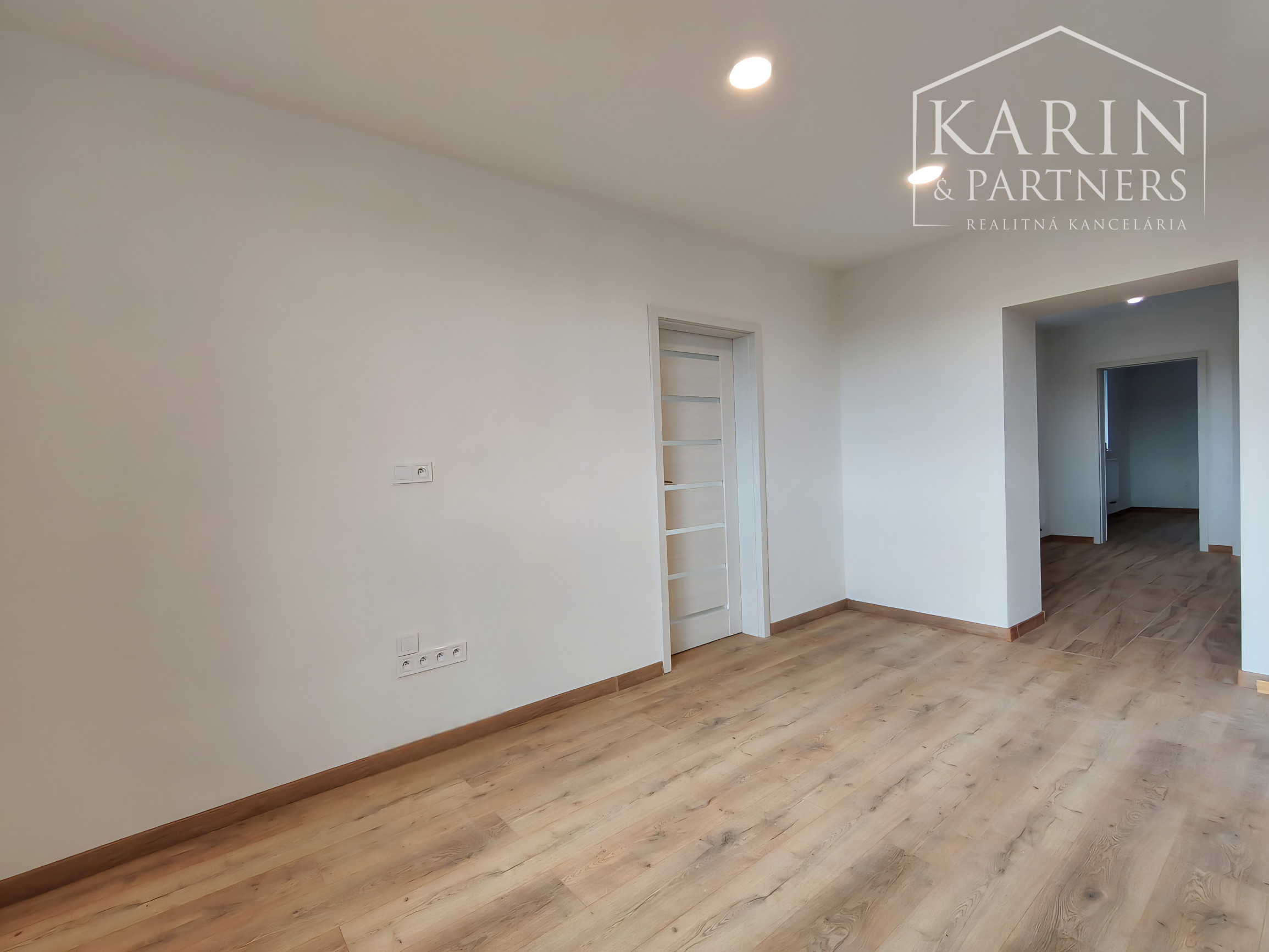 Kompletne zrekonštruovaný dvojpodlažný dom v Haliči vzdialený len 8 km od Lučenca