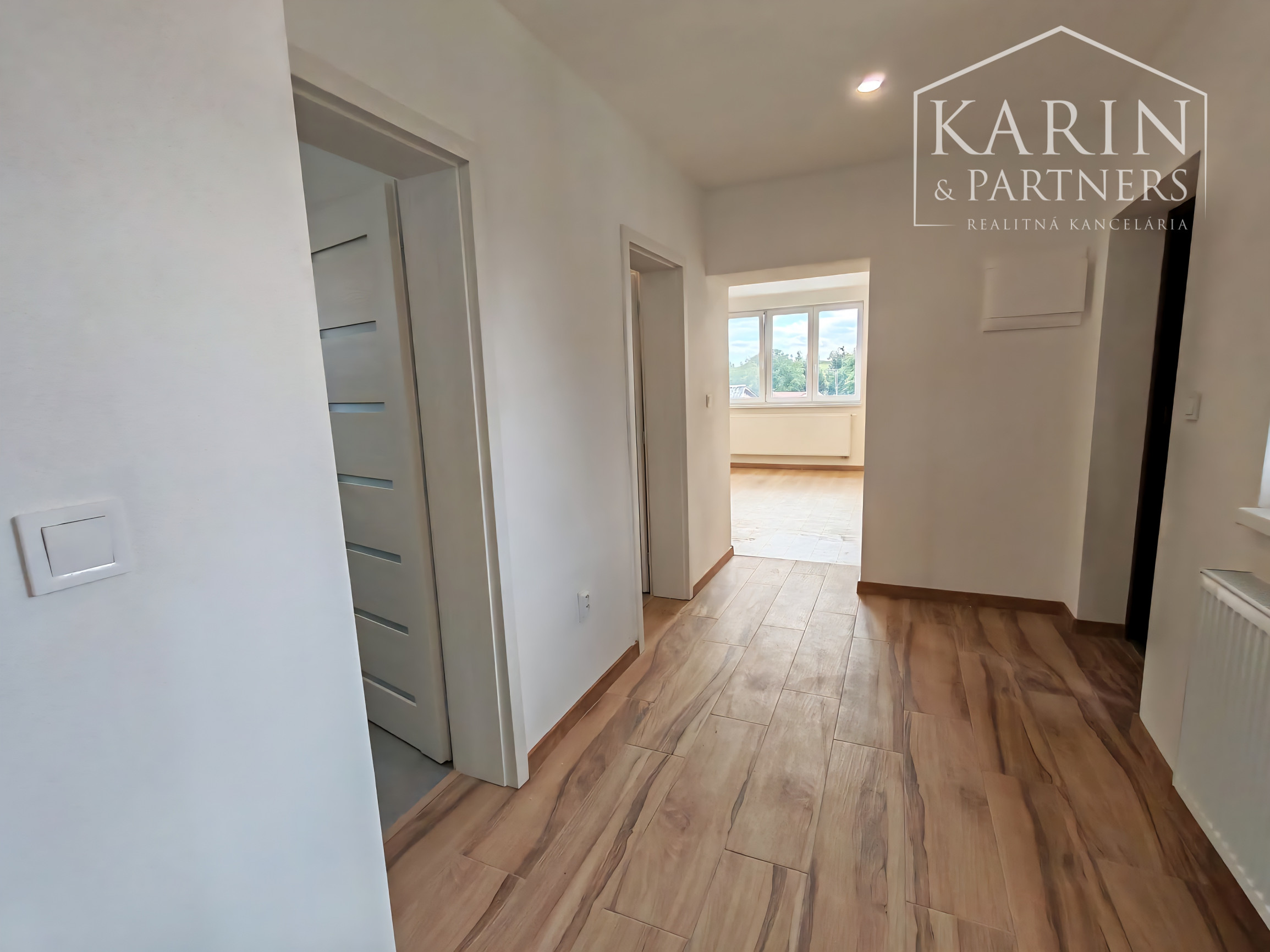 Kompletne zrekonštruovaný dvojpodlažný dom v Haliči vzdialený len 8 km od Lučenca