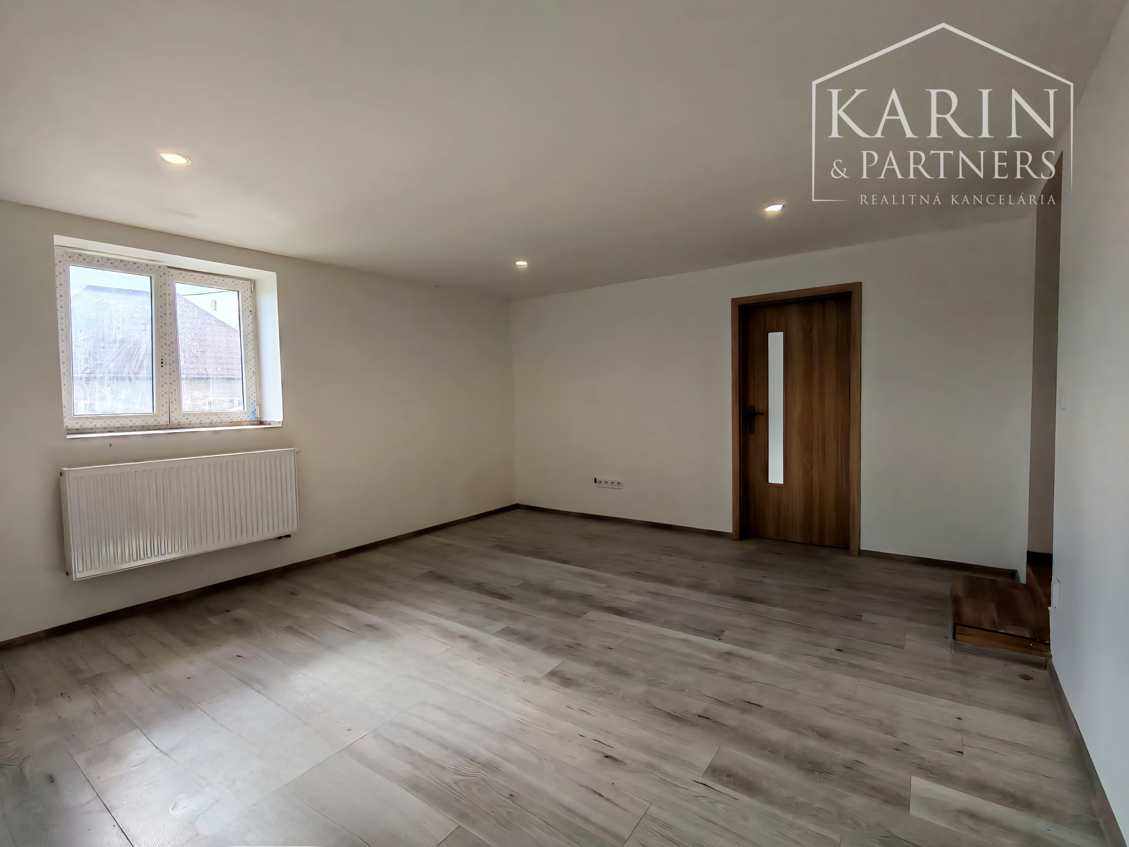 Kompletne zrekonštruovaný dvojpodlažný dom v Haliči vzdialený len 8 km od Lučenca