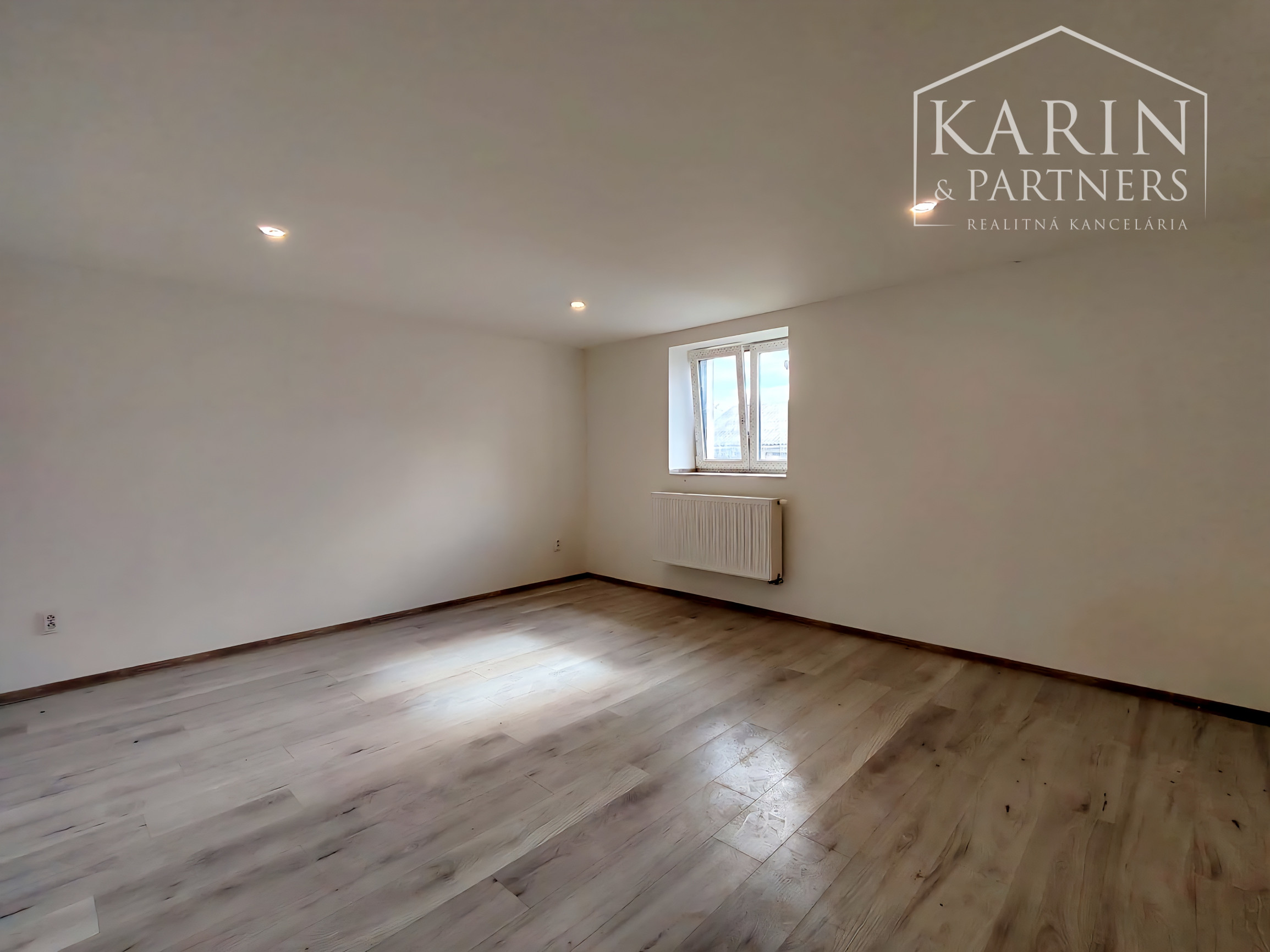 Kompletne zrekonštruovaný dvojpodlažný dom v Haliči vzdialený len 8 km od Lučenca