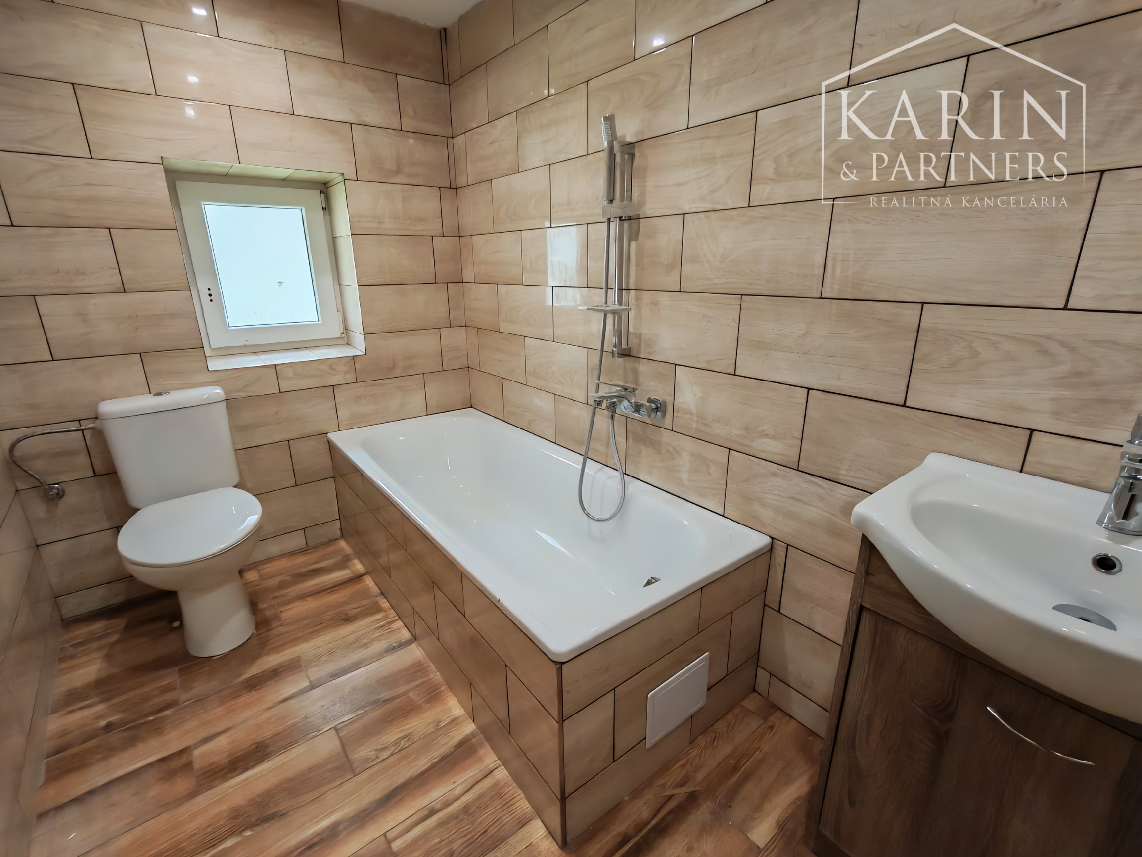 Kompletne zrekonštruovaný dvojpodlažný dom v Haliči vzdialený len 8 km od Lučenca