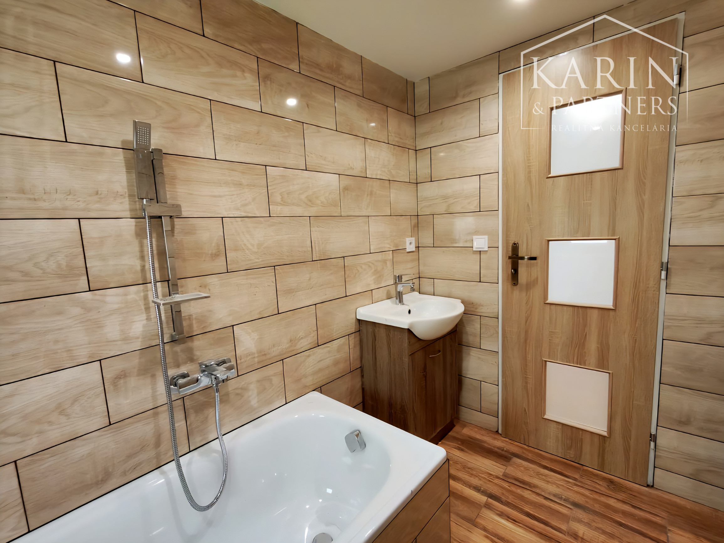 Kompletne zrekonštruovaný dvojpodlažný dom v Haliči vzdialený len 8 km od Lučenca