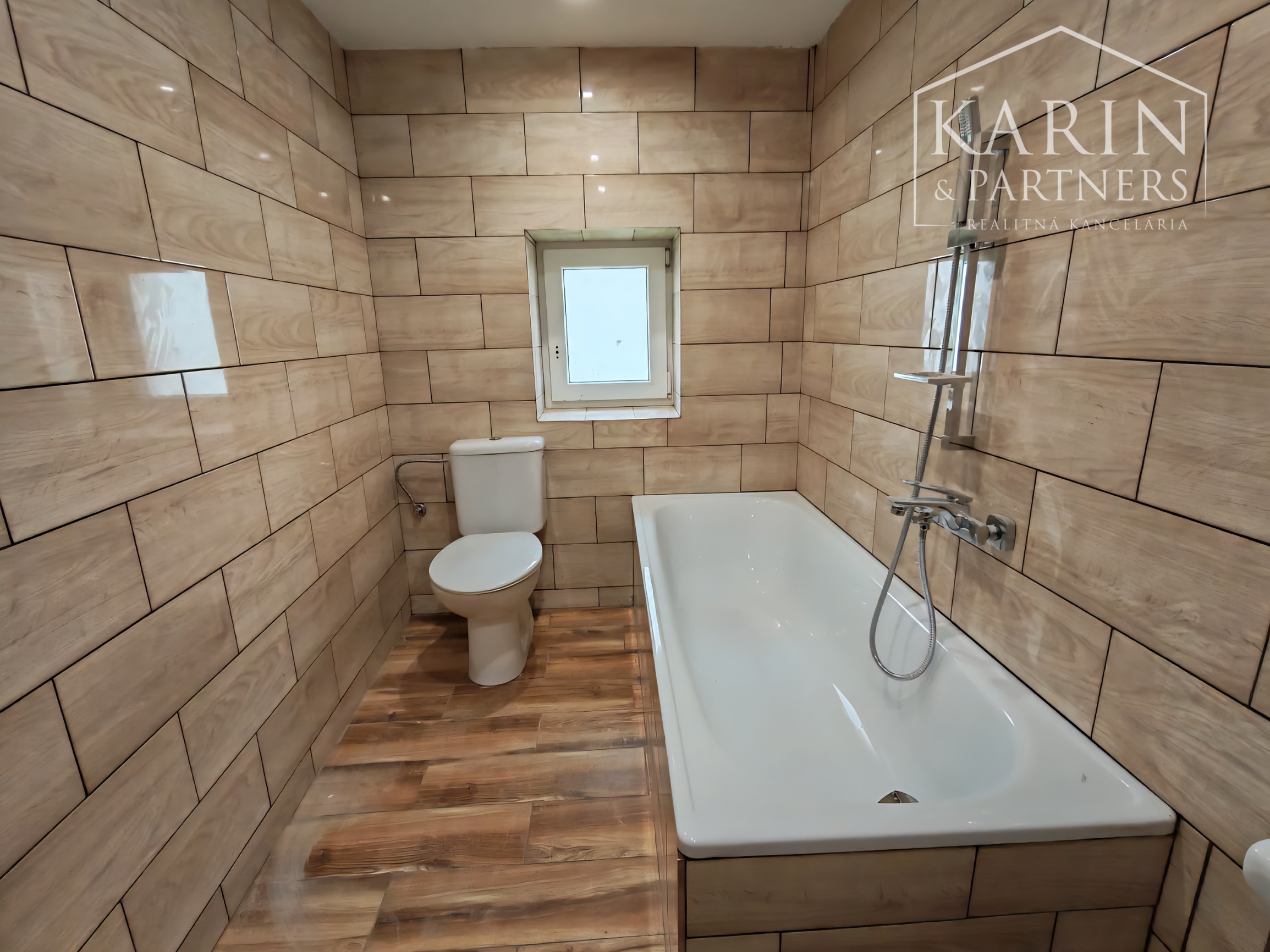 Kompletne zrekonštruovaný dvojpodlažný dom v Haliči vzdialený len 8 km od Lučenca