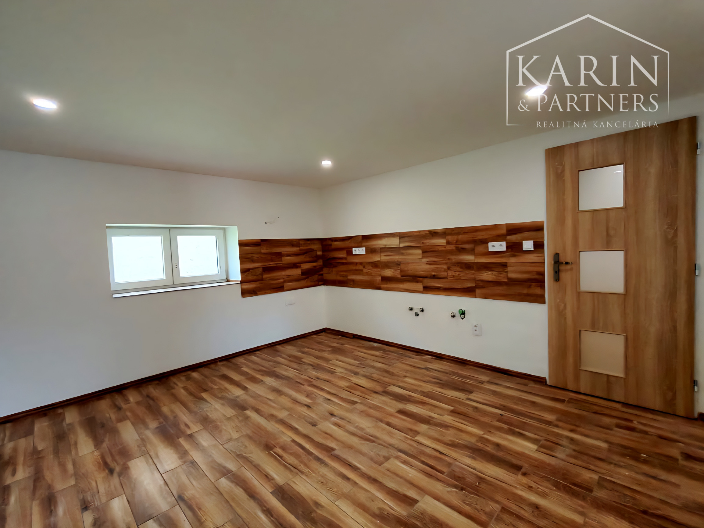 Kompletne zrekonštruovaný dvojpodlažný dom v Haliči vzdialený len 8 km od Lučenca