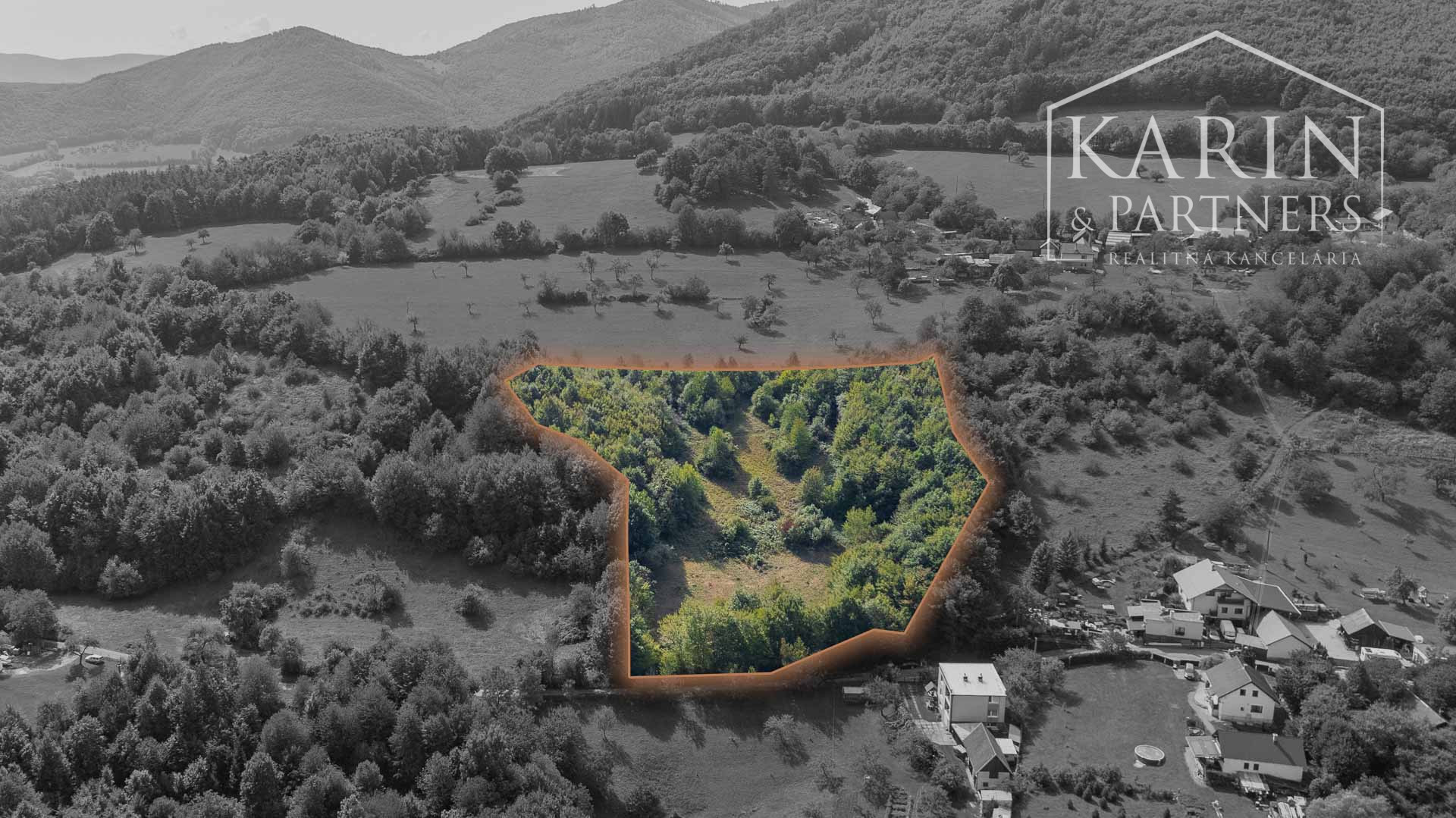 Stavebný pozemok určený na výstavbu rodinných domov v tichej lokalite s krásnymi výhľadmi v Novej Bani