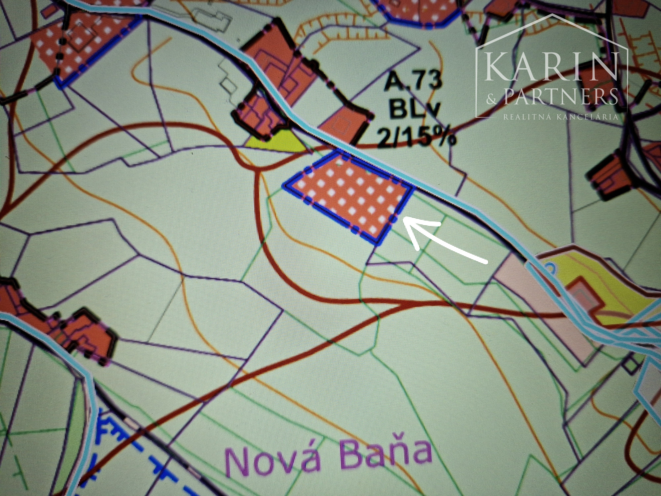 Stavebný pozemok určený na výstavbu rodinných domov v tichej lokalite s krásnymi výhľadmi v Novej Bani