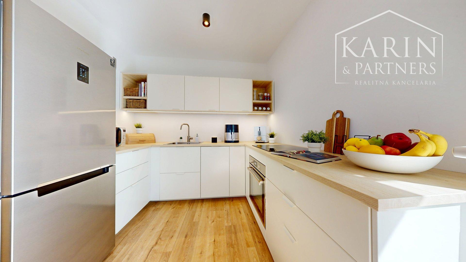 REZERVOVANÉ PRAKTICKY ZARIADENÝ 2I BYT S BALKÓNOM A PIVNICOU