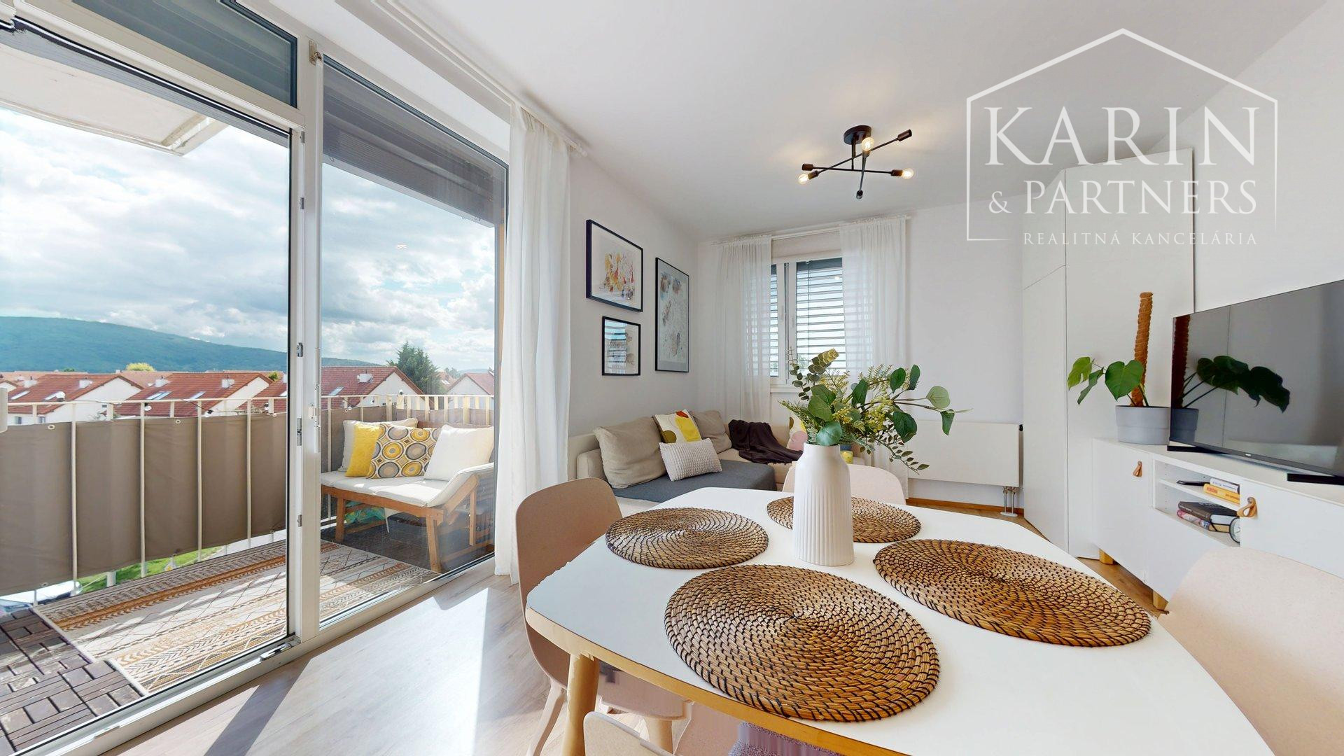 REZERVOVANÉ PRAKTICKY ZARIADENÝ 2I BYT S BALKÓNOM A PIVNICOU