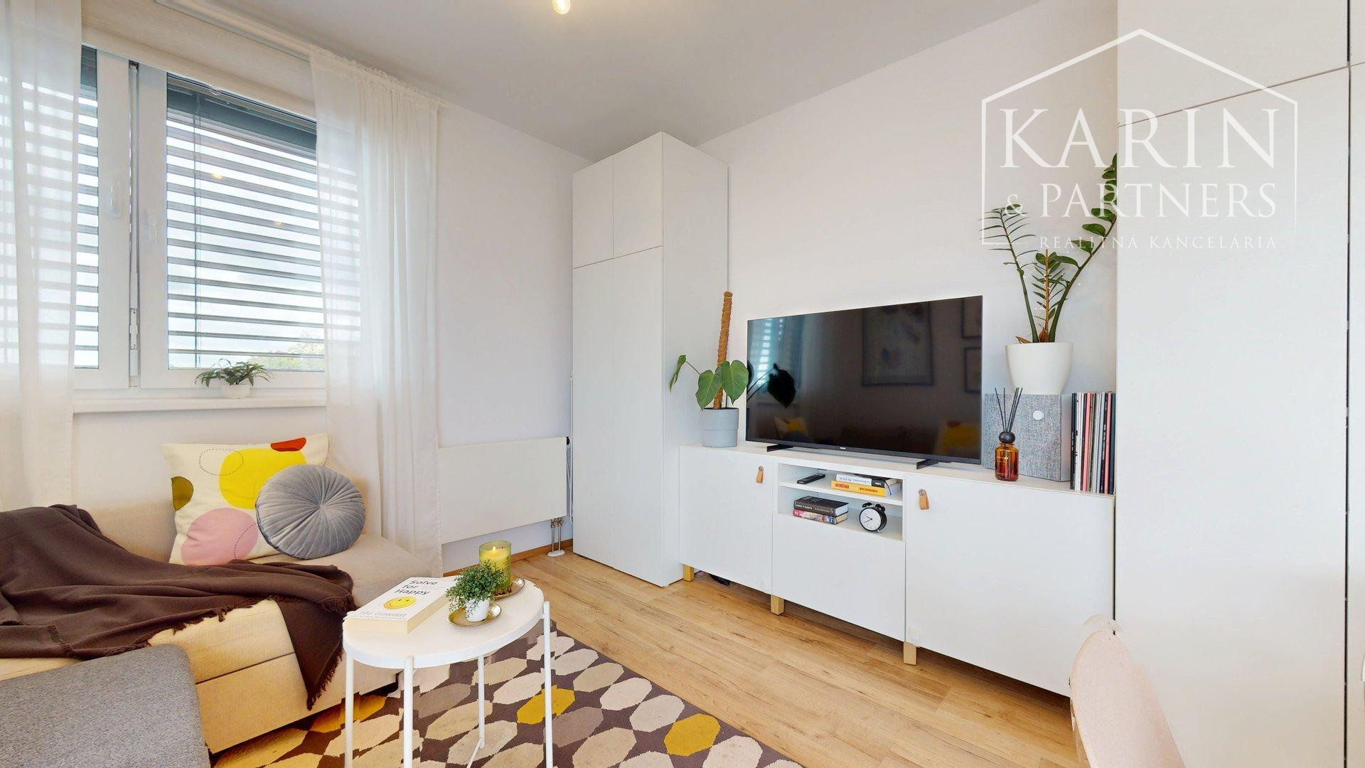 REZERVOVANÉ PRAKTICKY ZARIADENÝ 2I BYT S BALKÓNOM A PIVNICOU